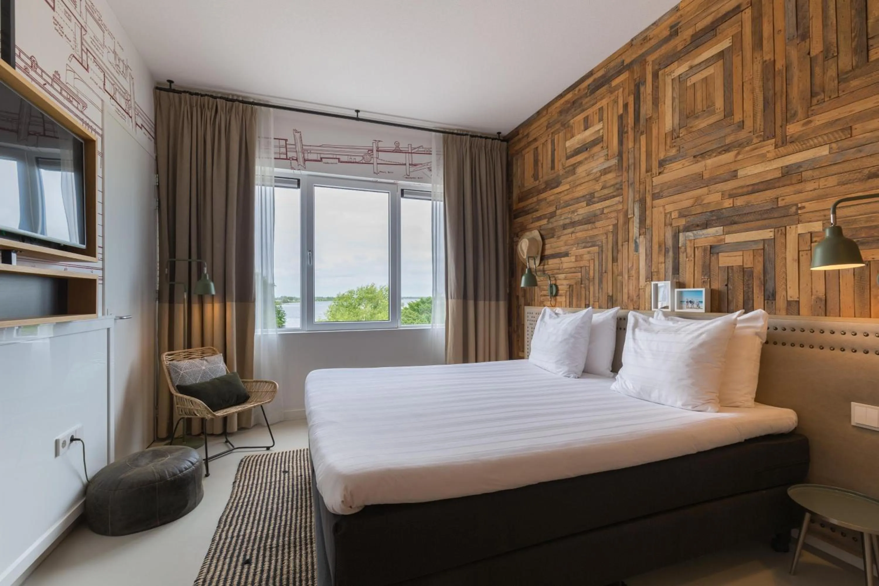 Bedroom, Bed in Leonardo Hotel Vinkeveen Amsterdam