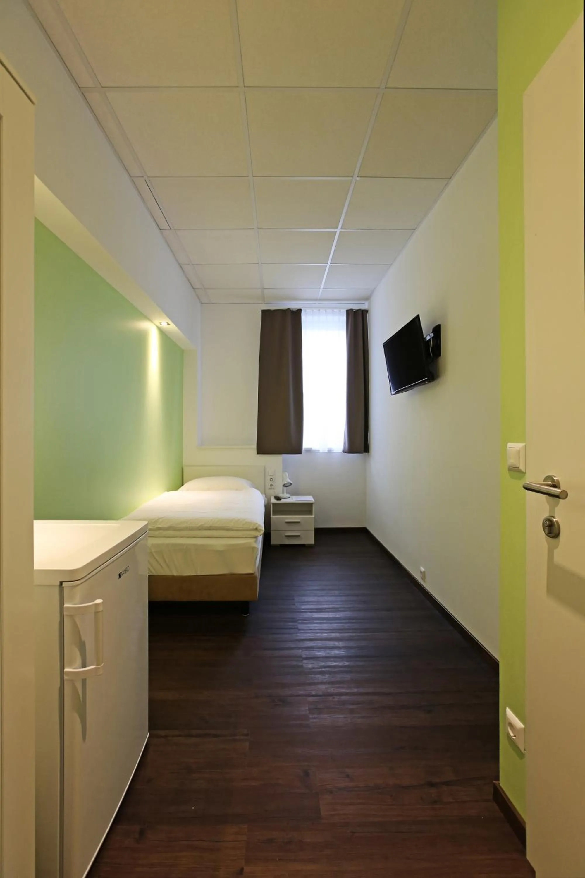 Bedroom, Bed in Business & City