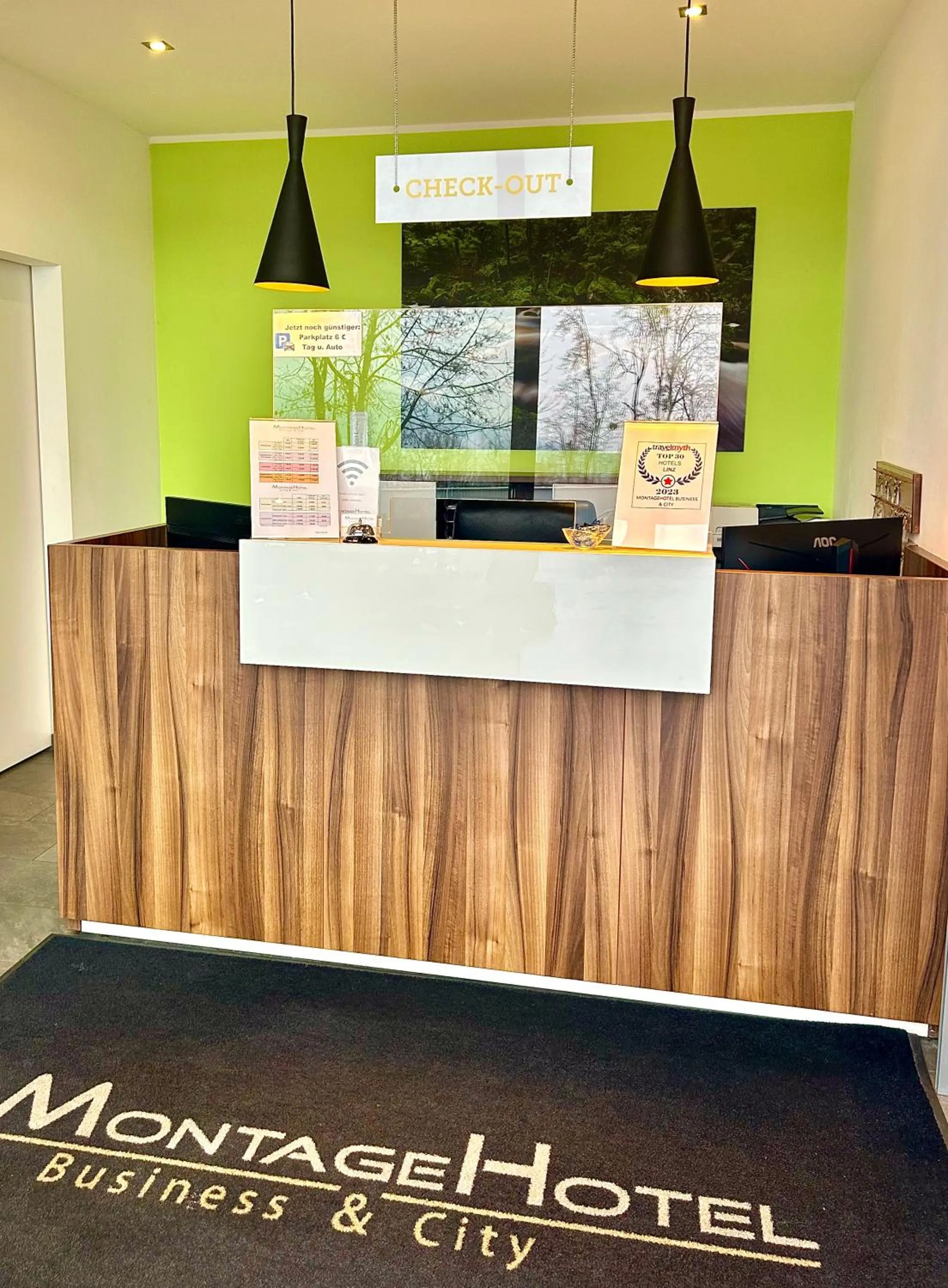 Restaurant/places to eat in Business & City