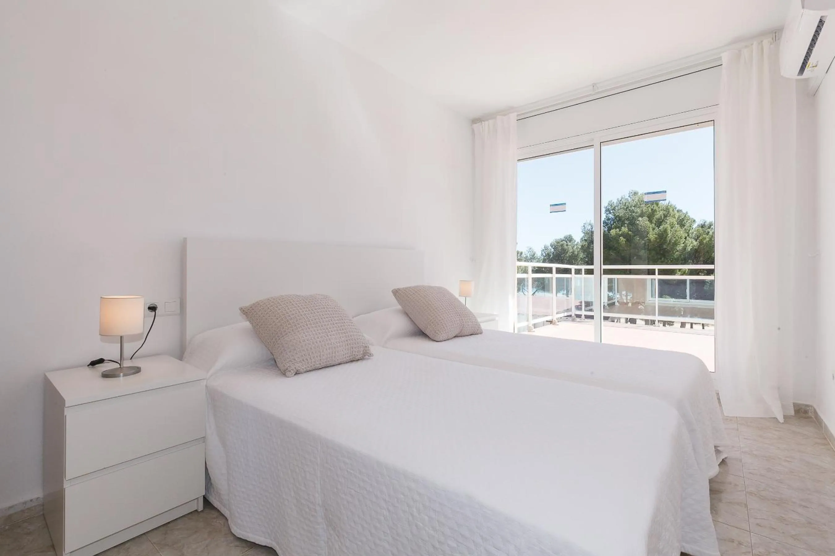 Bed in UHC Arco del Sol Family Complex