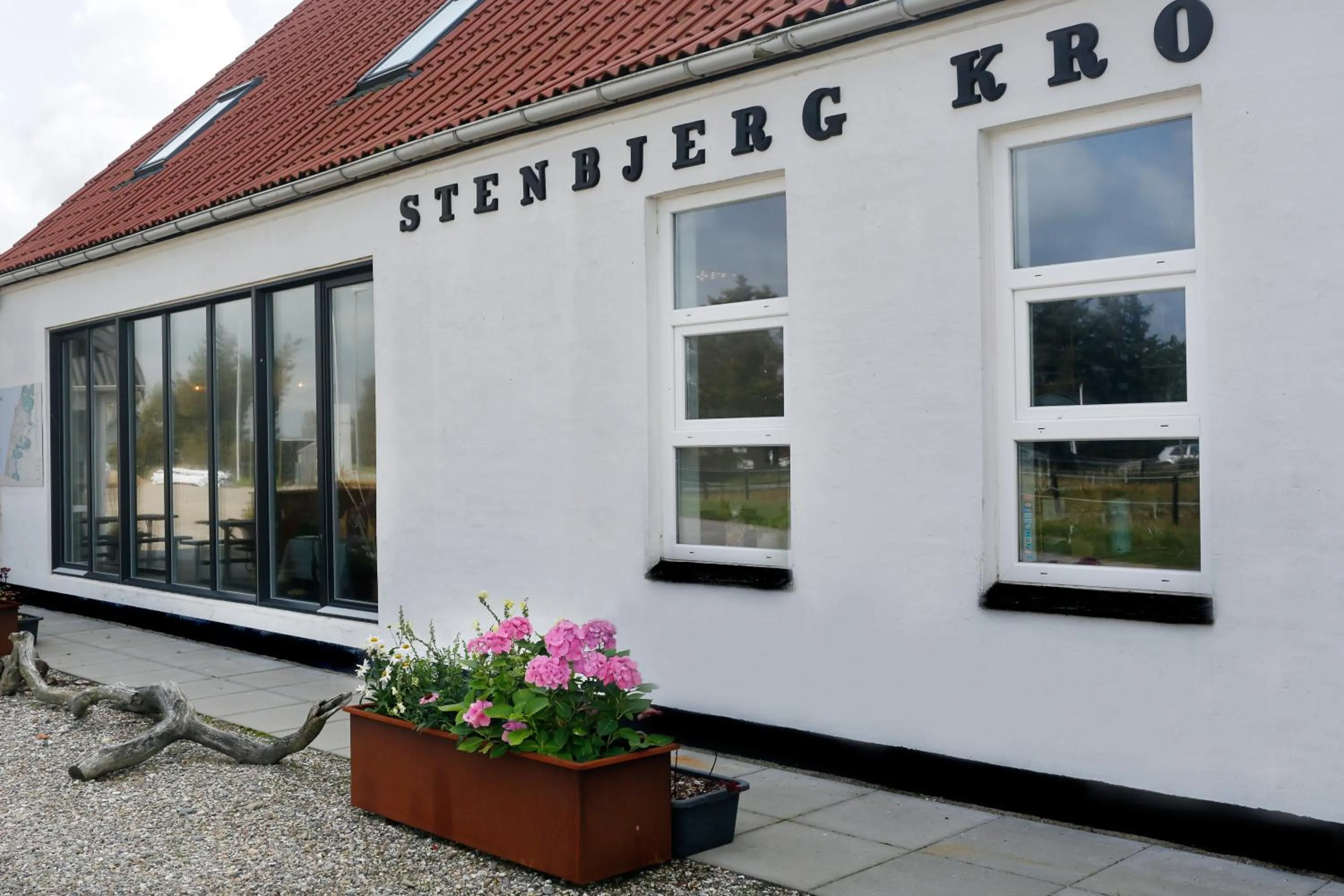 Property building in Stenbjerg Kro & Badehotel