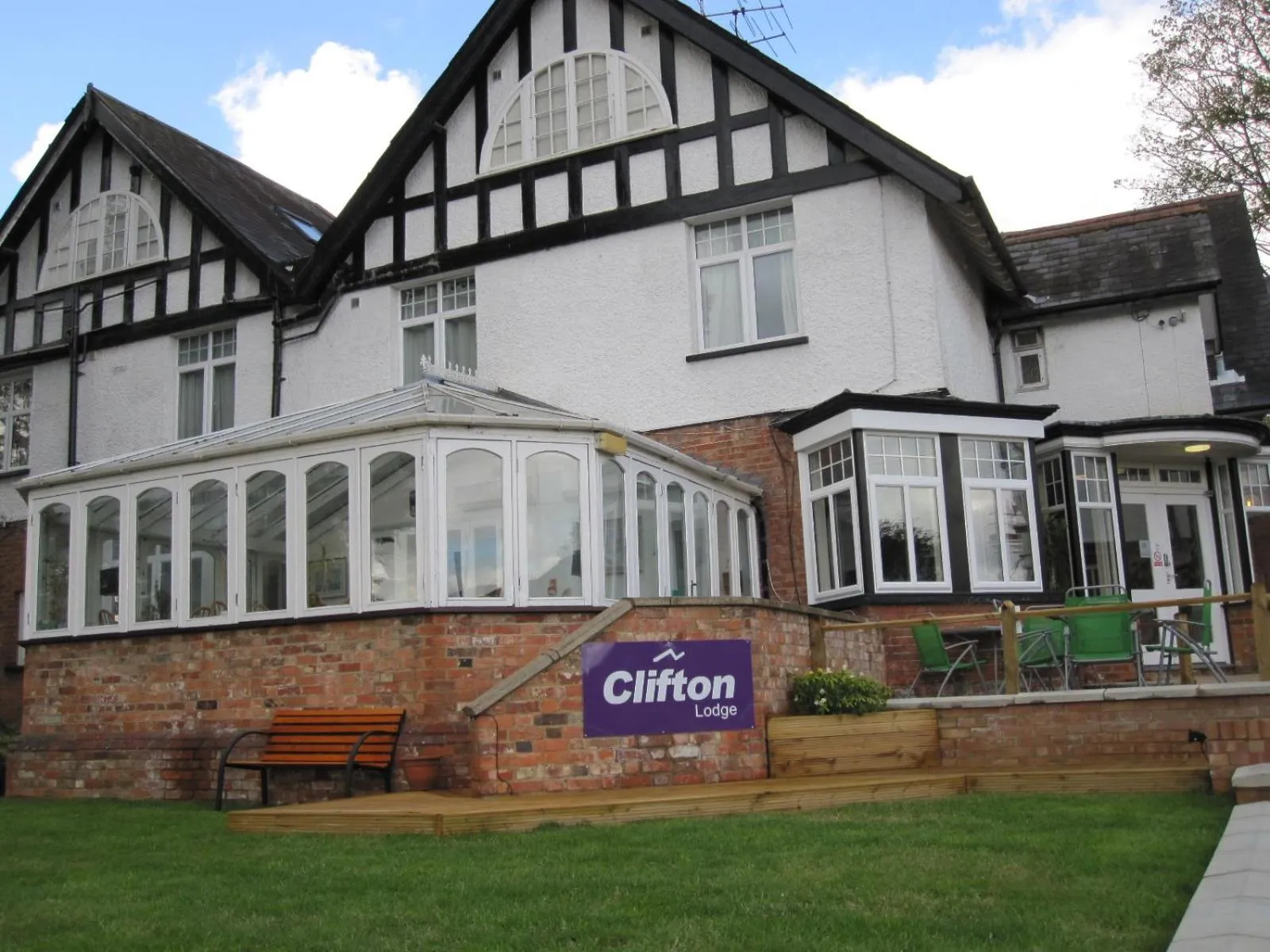 Property building in Clifton Lodge Hotel