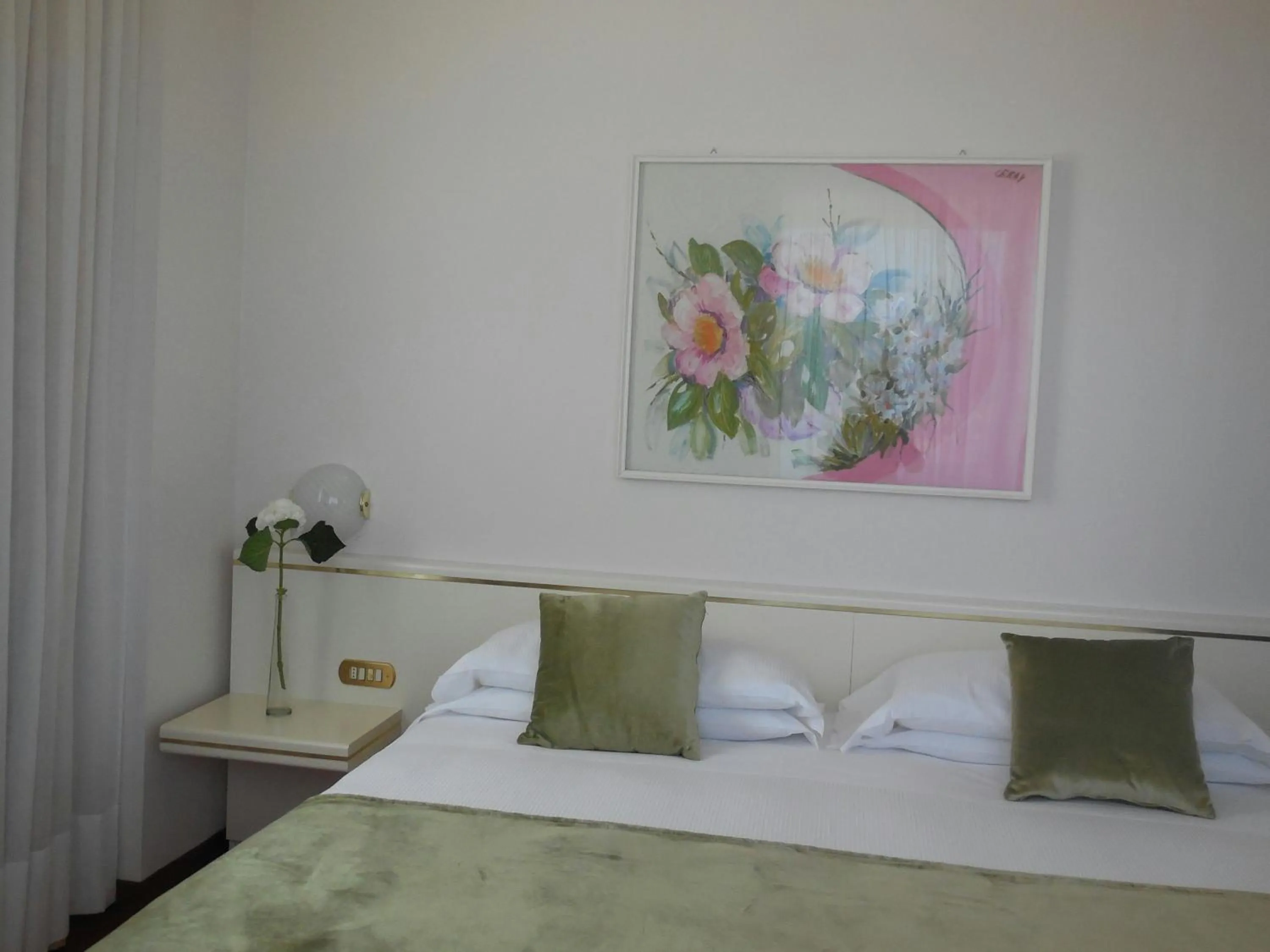 Photo of the whole room, Bed in Starhotels Cristallo Palace