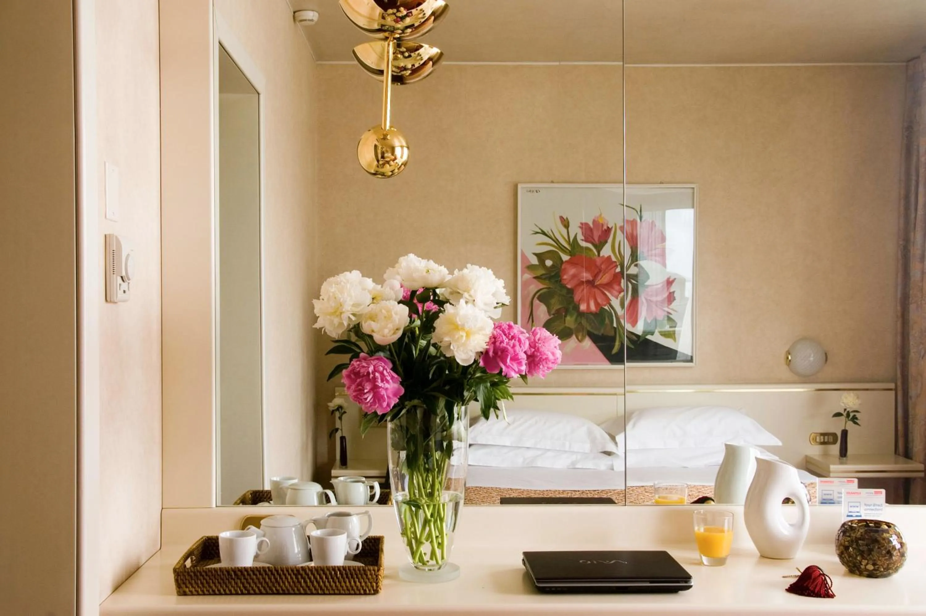 Photo of the whole room in Starhotels Cristallo Palace