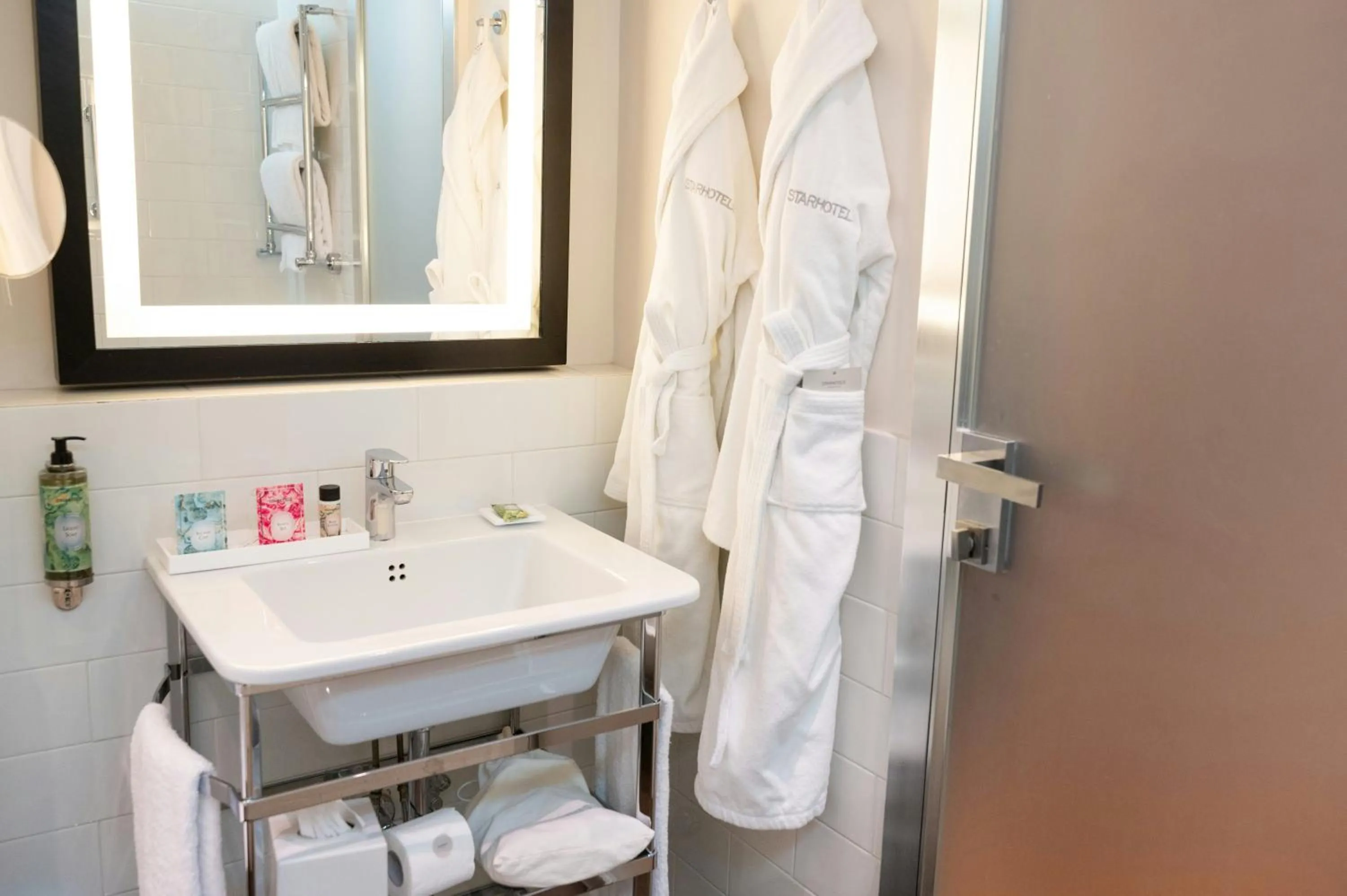 Bathroom in Starhotels Michelangelo Florence