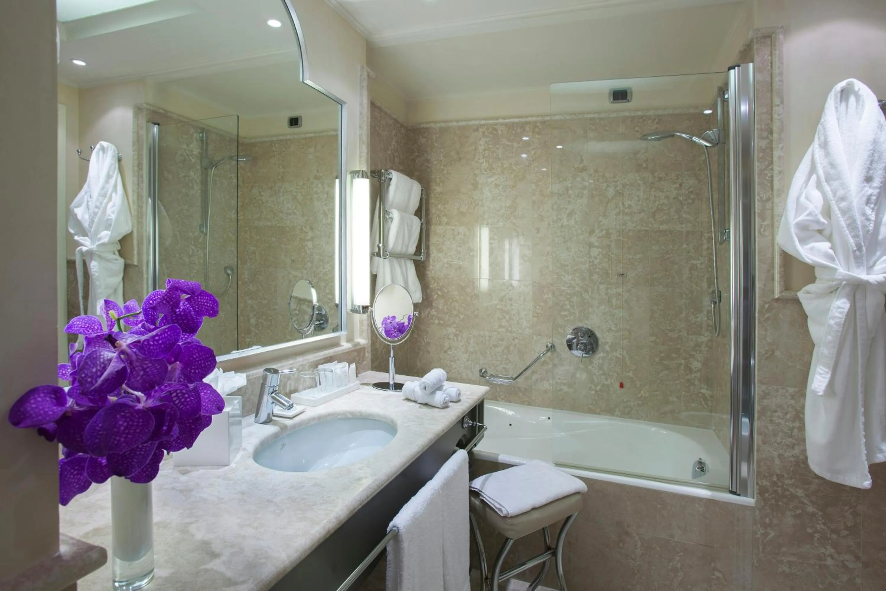 Photo of the whole room in Starhotels Tuscany