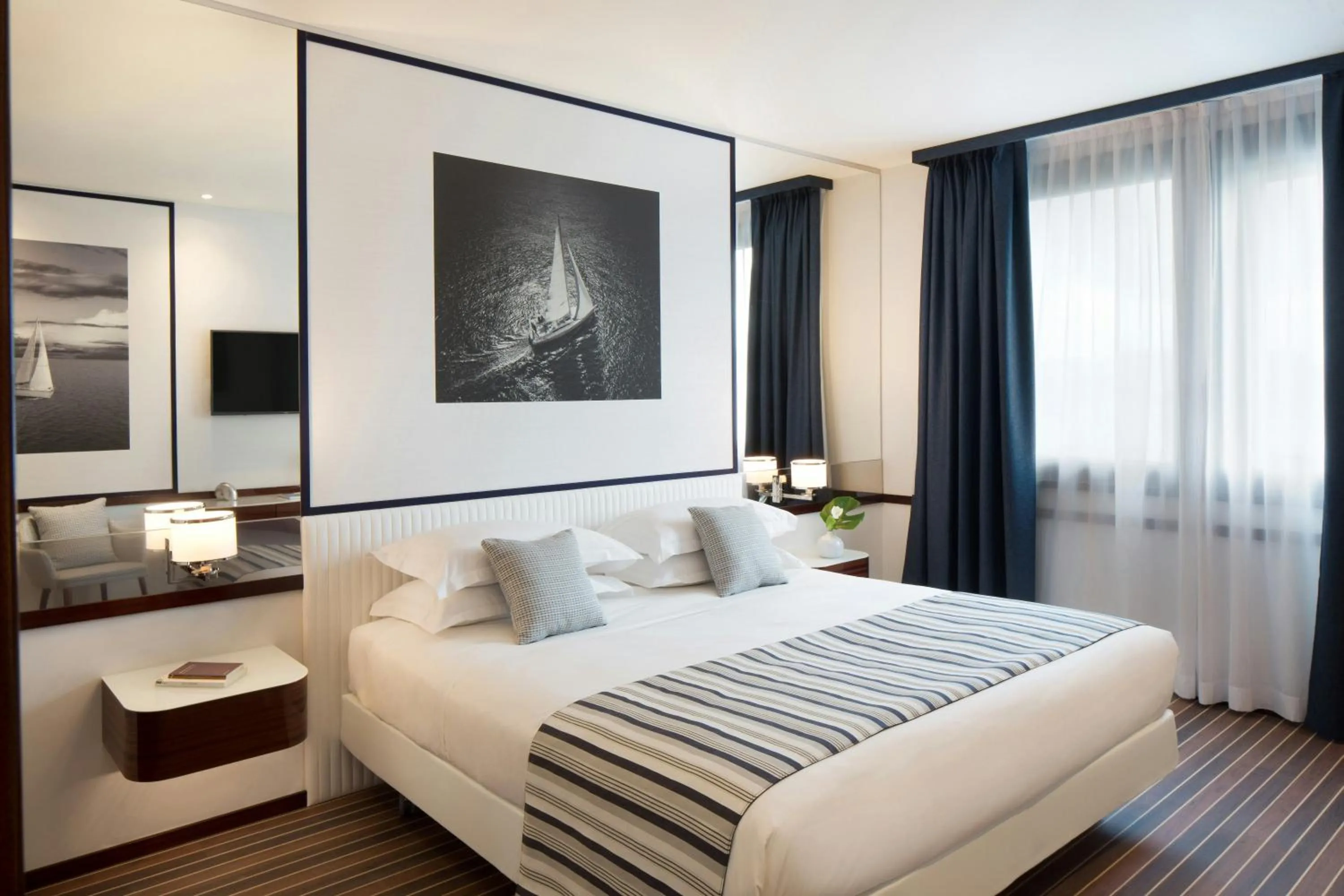 Photo of the whole room, Bed in Starhotels President