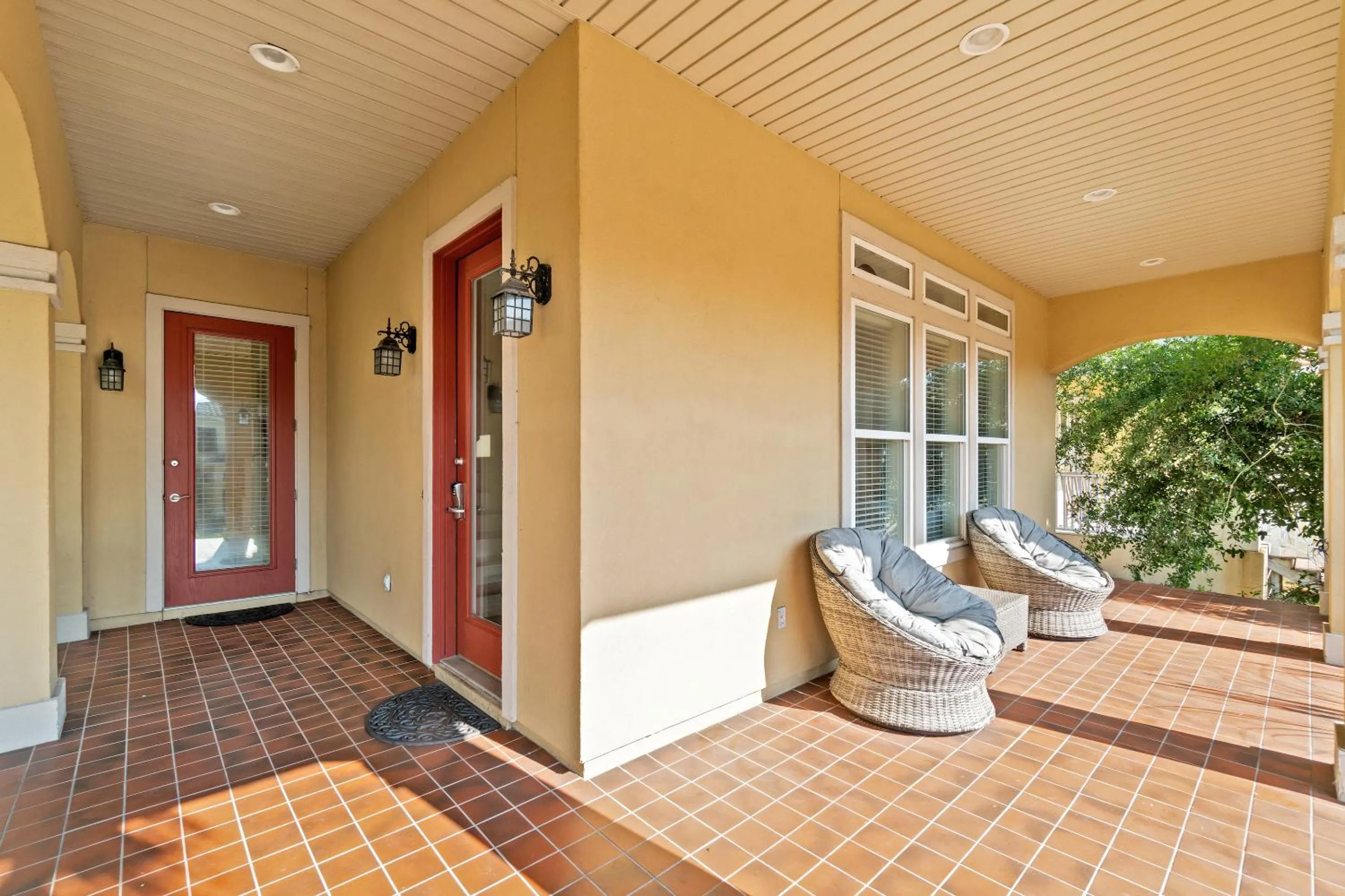 Facade/entrance in La Valencia Villas