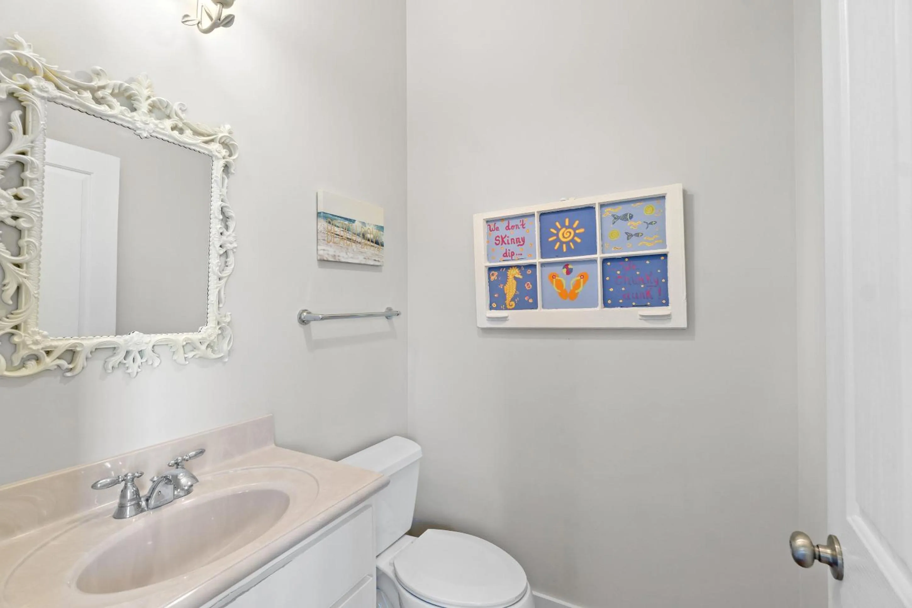 Toilet in La Valencia Villas