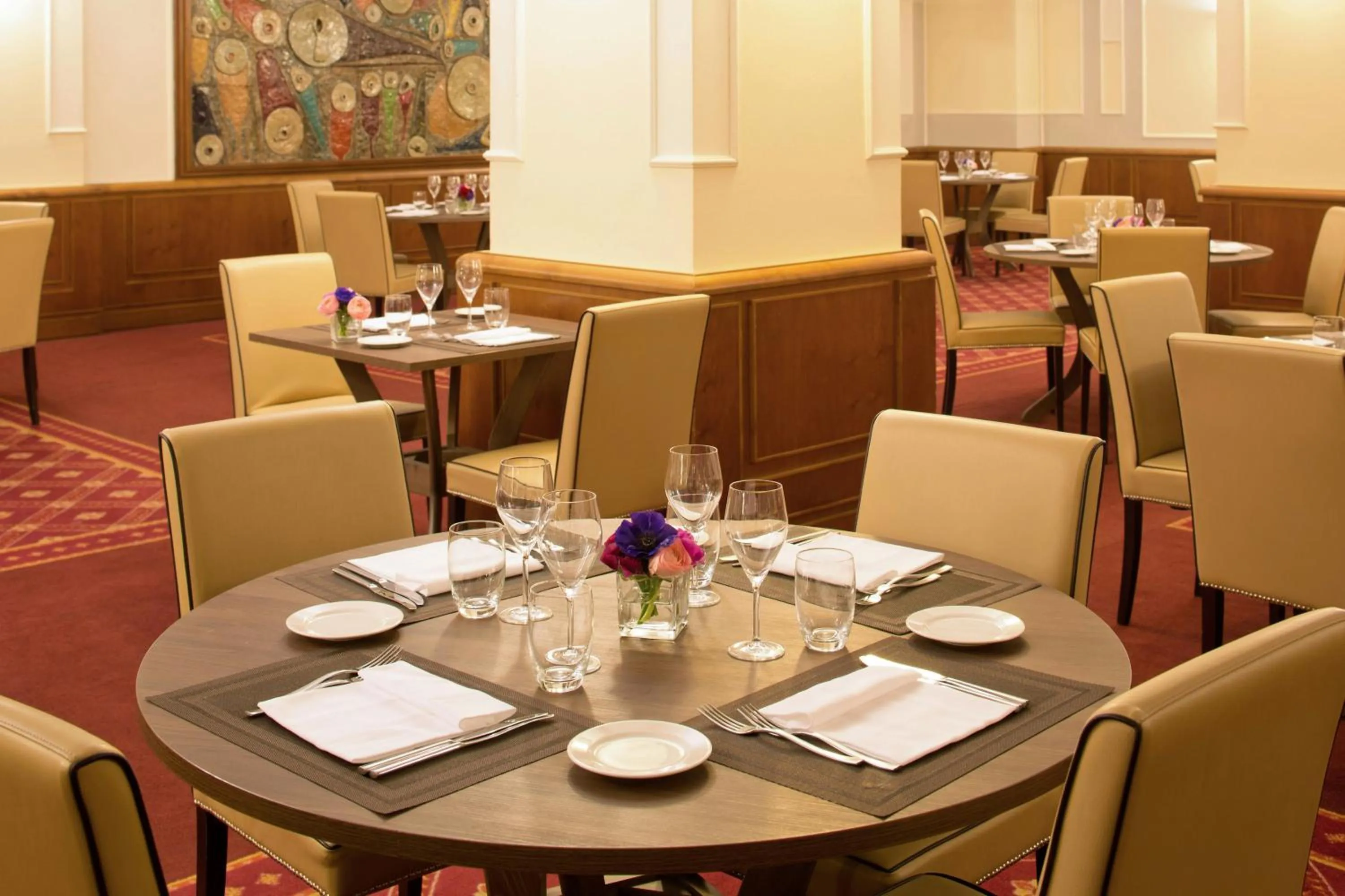 Restaurant/places to eat in Starhotels Business Palace