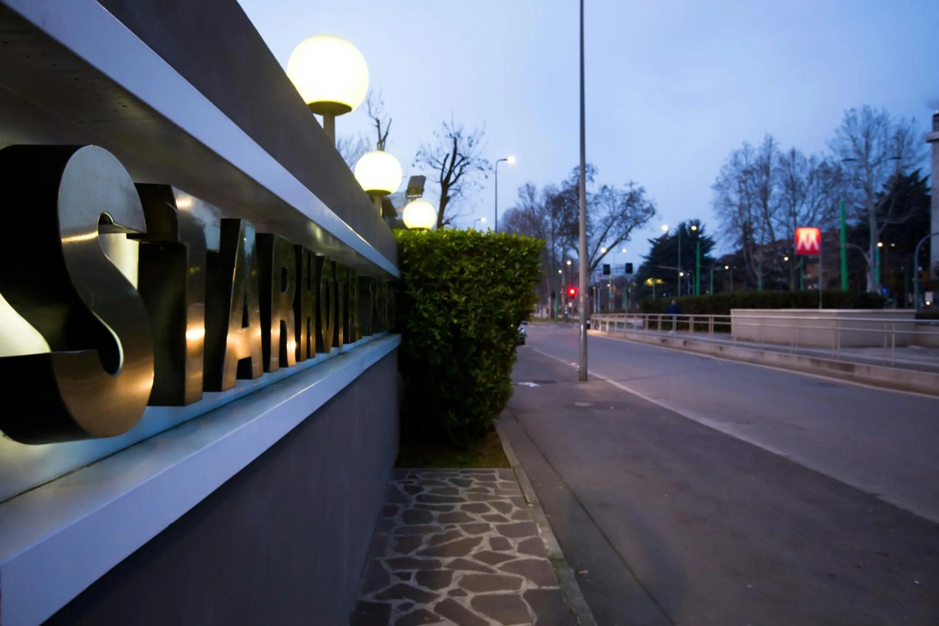 Facade/entrance in Starhotels Tourist