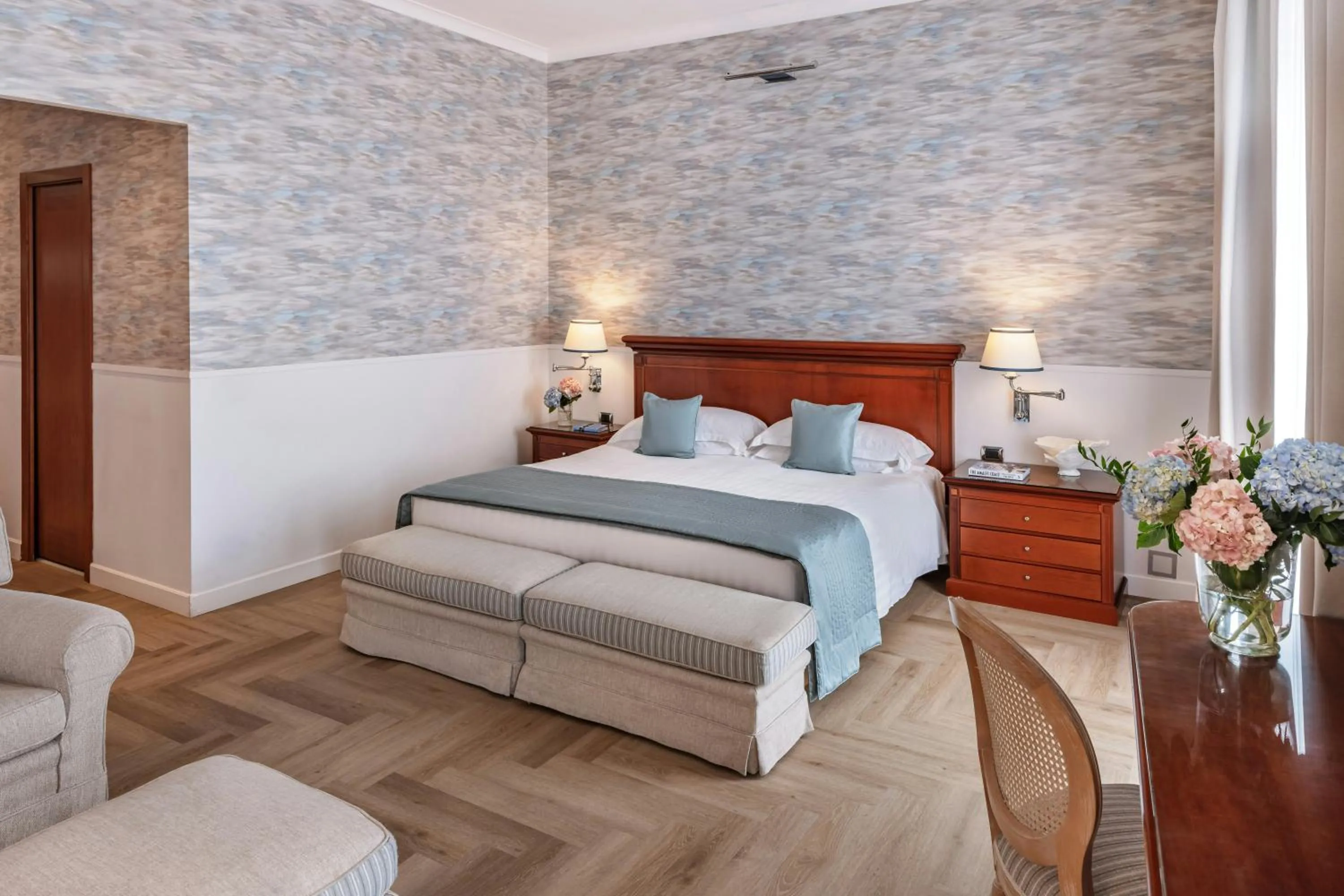 Photo of the whole room, Bed in Starhotels Terminus