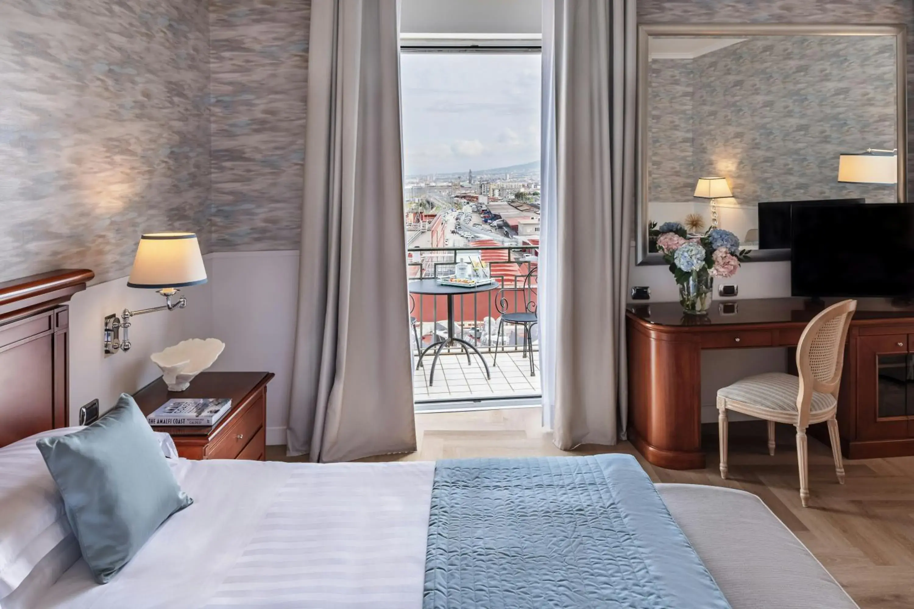 Junior Suite in Starhotels Terminus Junior Suite in Starhotels Terminus