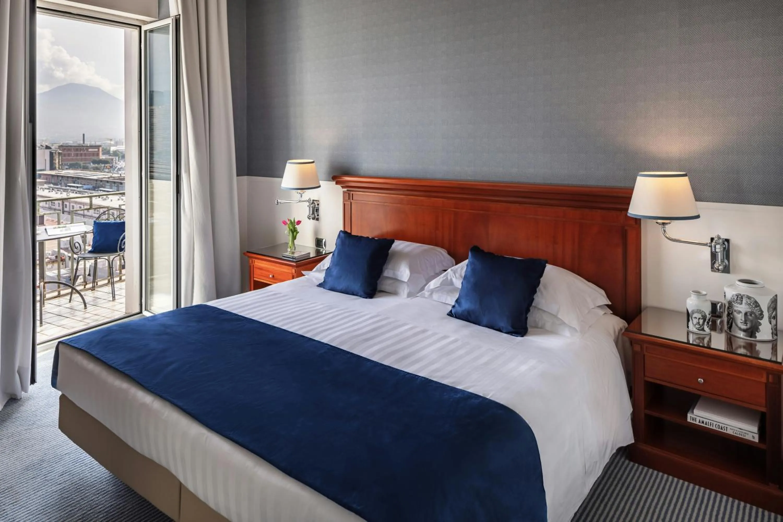 Photo of the whole room, Bed in Starhotels Terminus