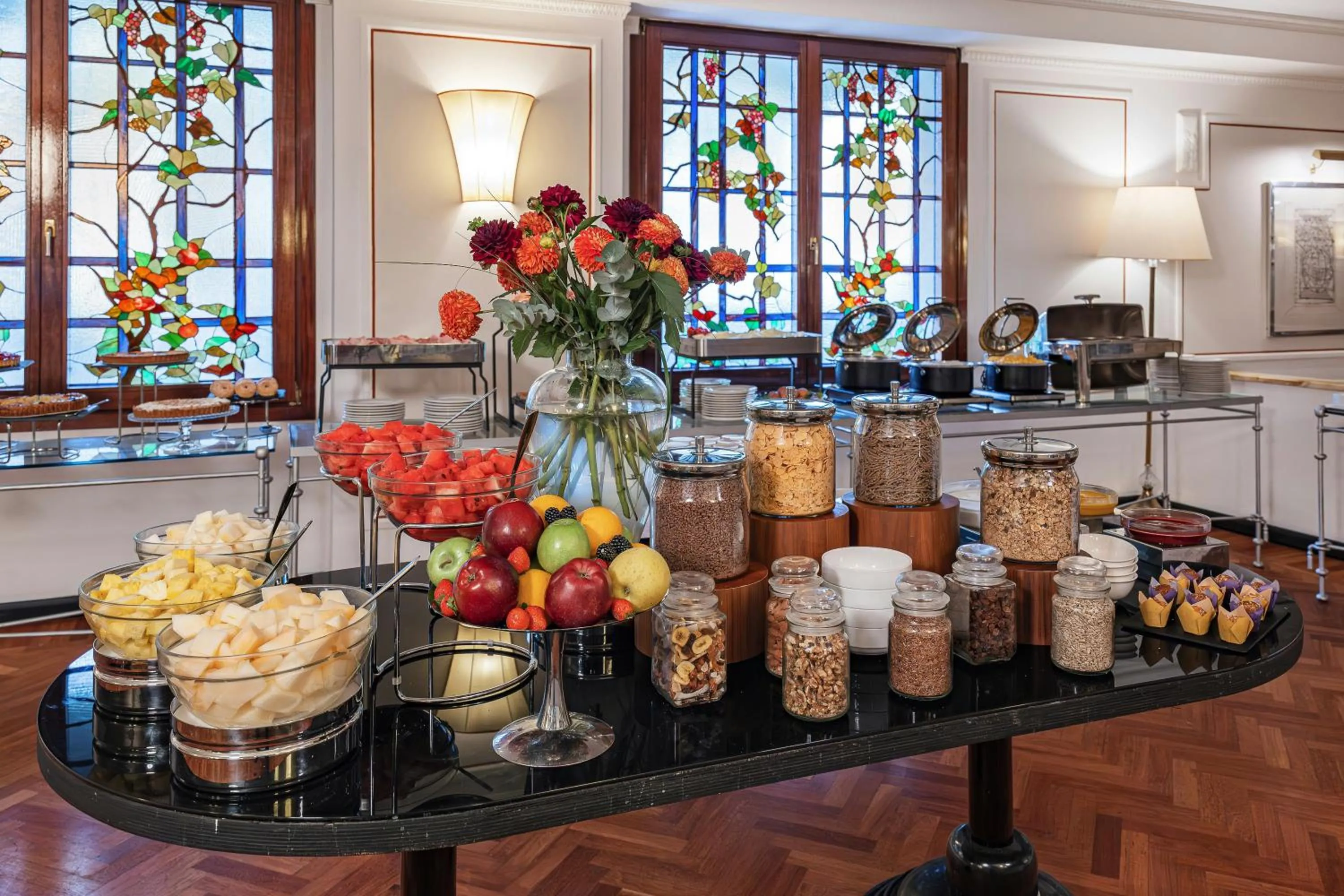 Buffet breakfast in Starhotels Du Parc