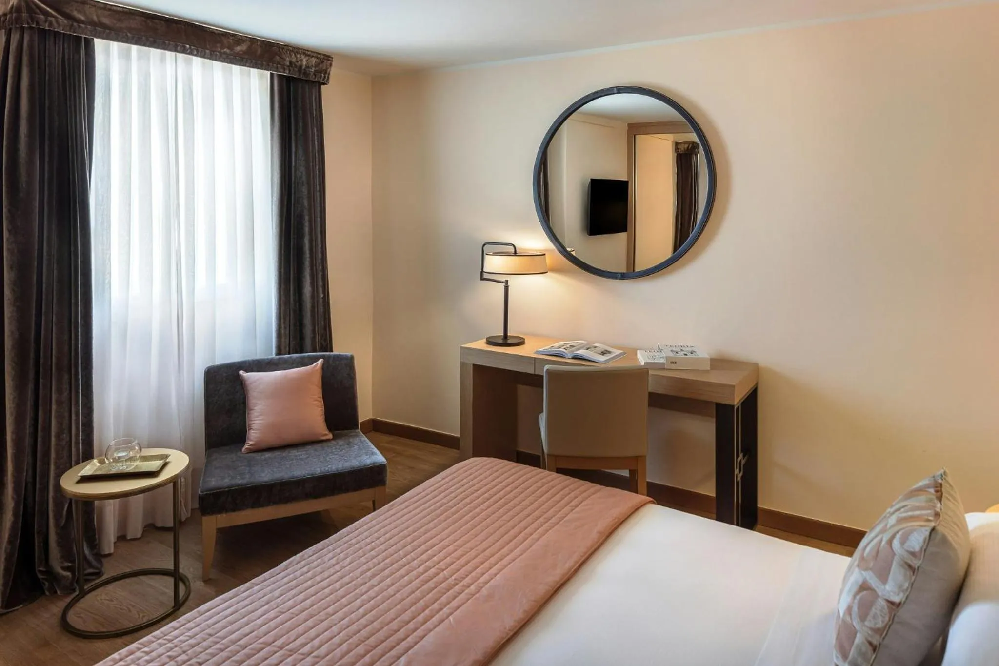 Photo of the whole room, Bed in Starhotels Metropole