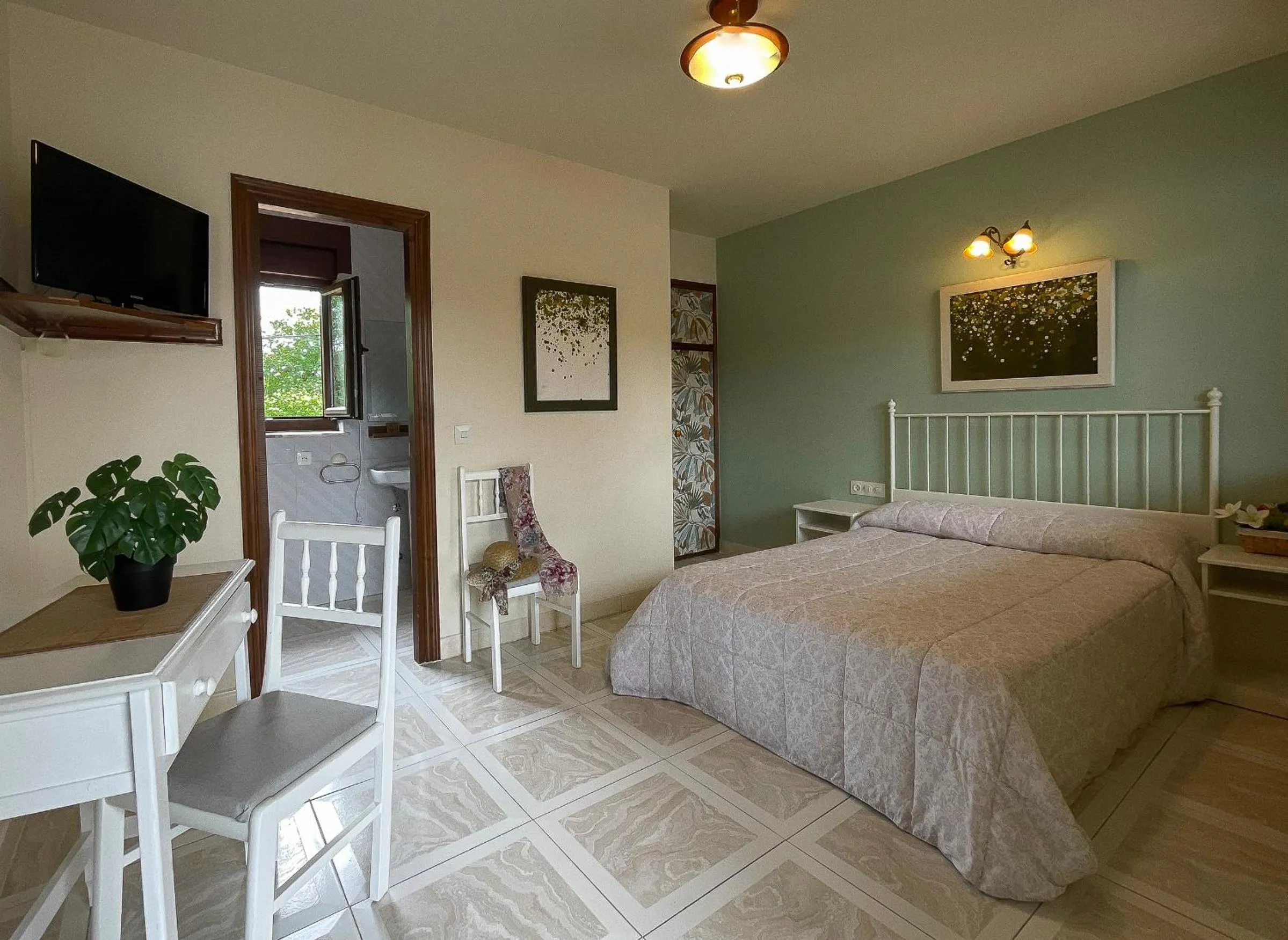 Bedroom, Bed in Hotel Rural "La Ruta De Cabrales"