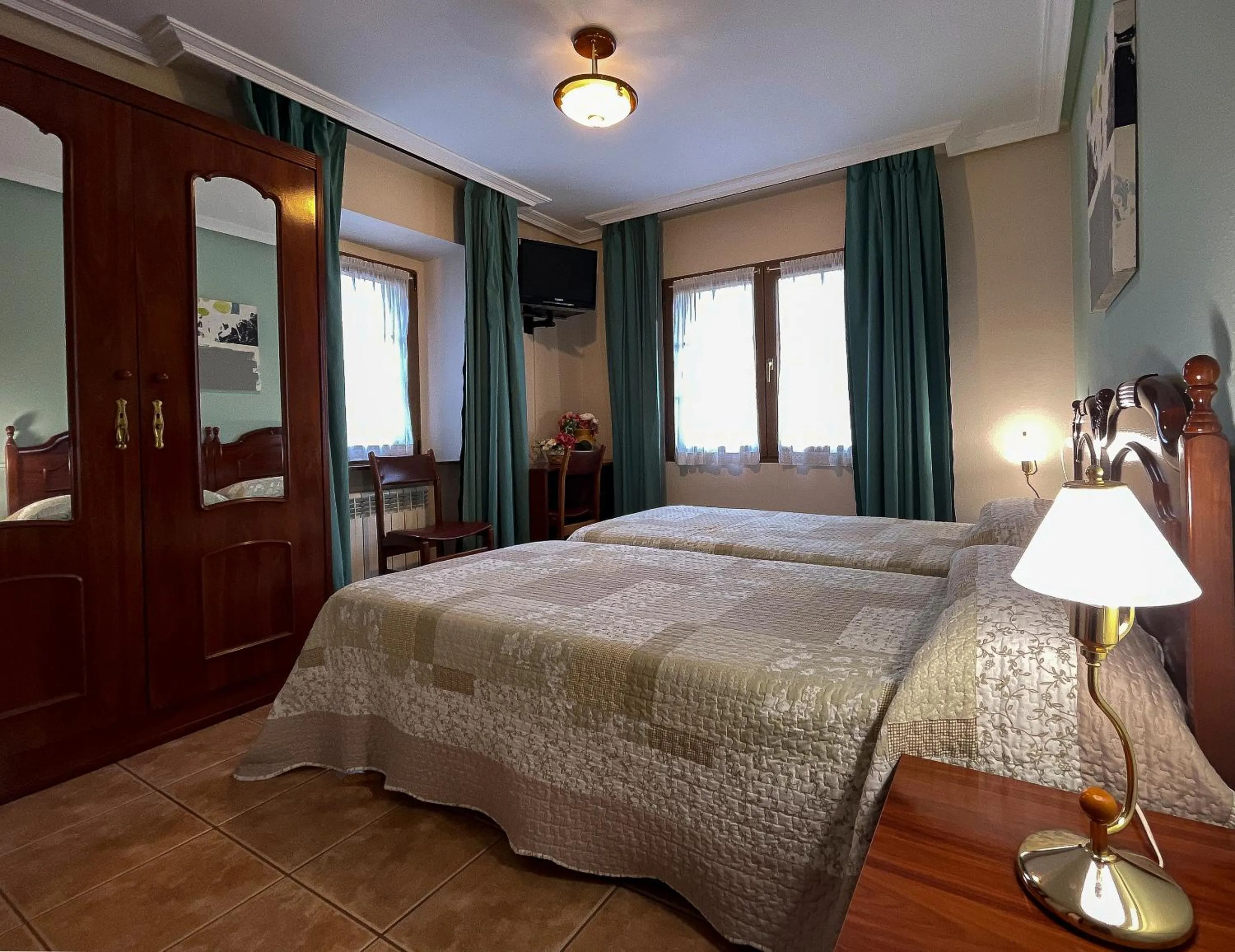 Bedroom, Bed in Hotel Rural "La Ruta De Cabrales"