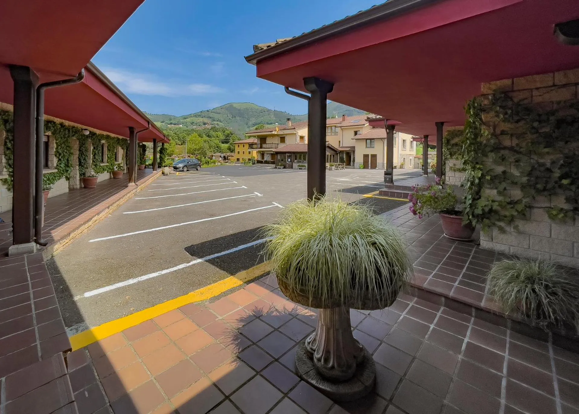 Facade/entrance in Hotel Rural "La Ruta De Cabrales"