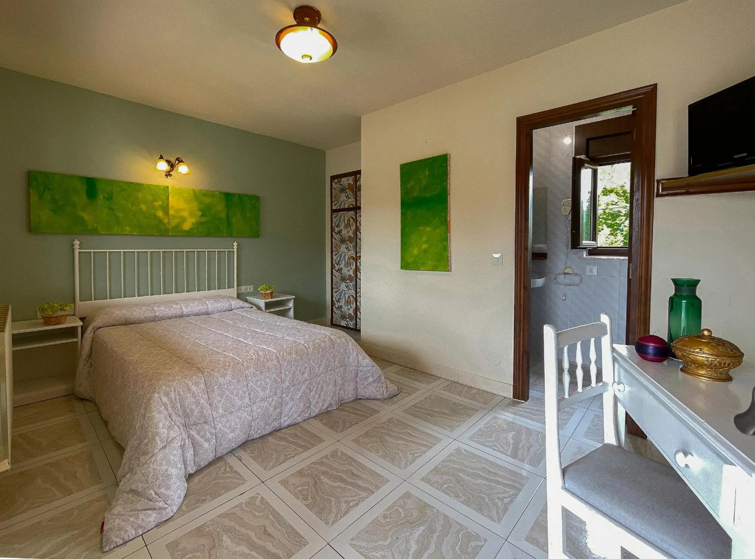 Bedroom, Bed in Hotel Rural "La Ruta De Cabrales"