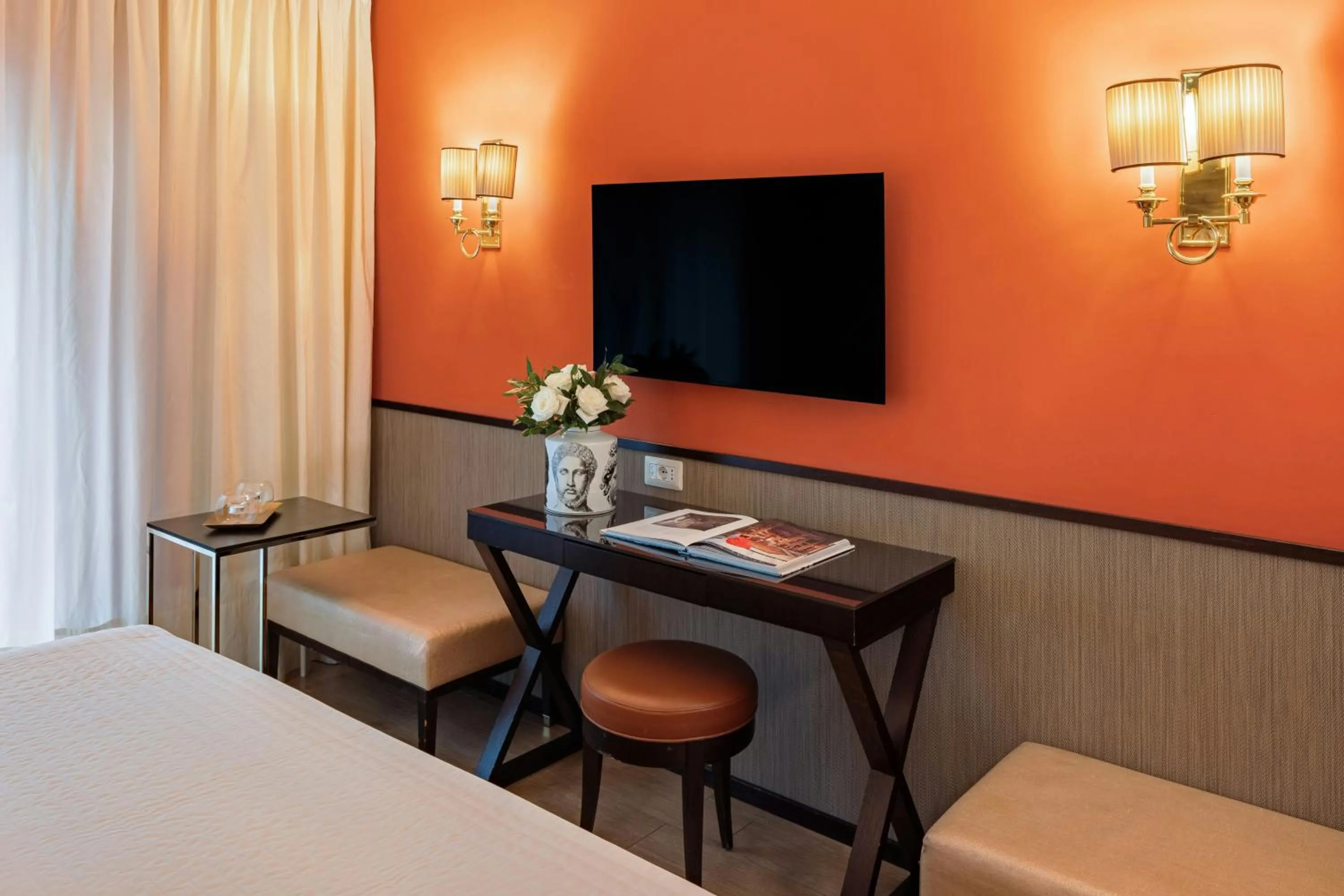 Balcony/Terrace, Bed in Starhotels Michelangelo Rome