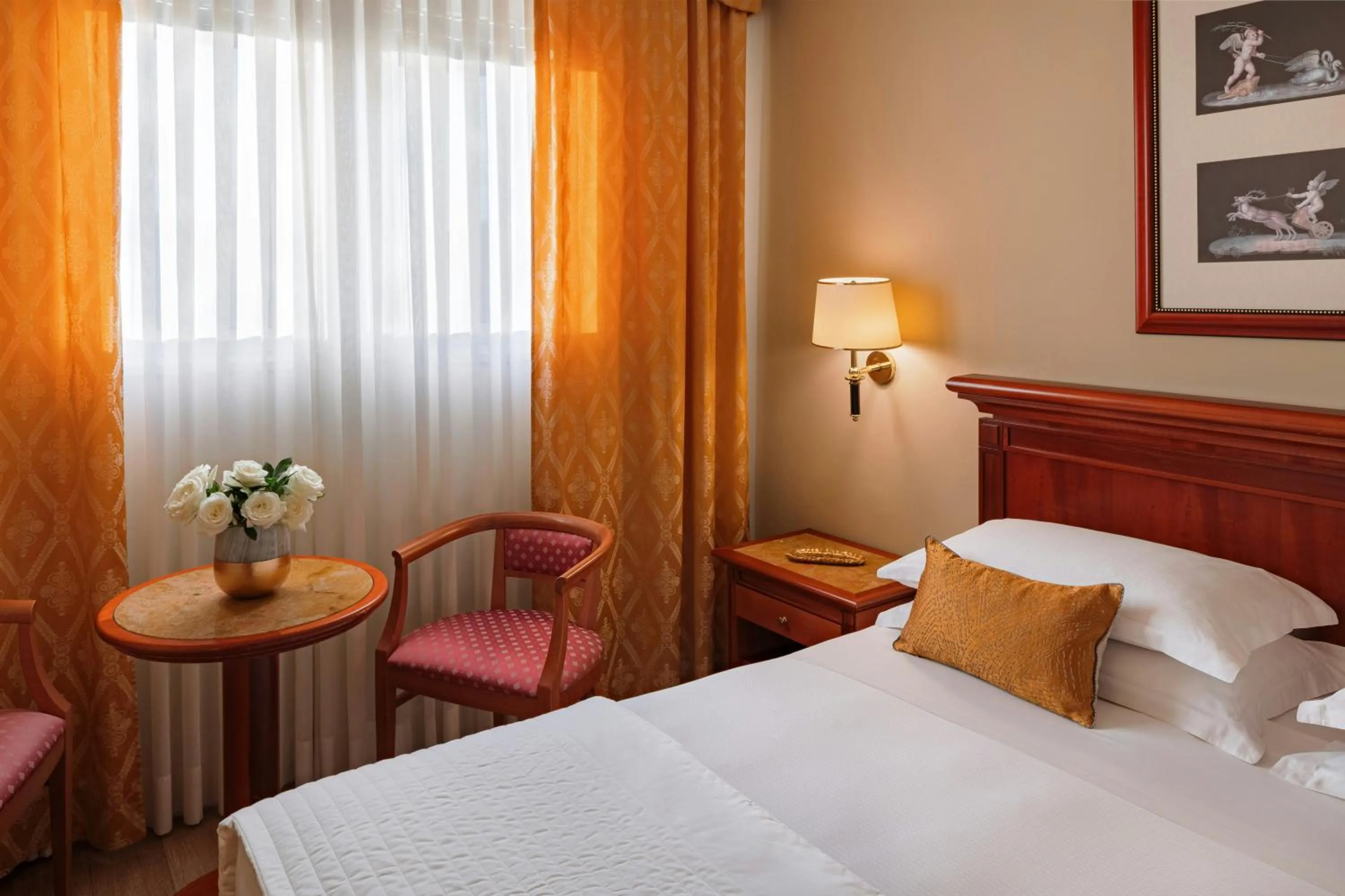 Bedroom, Bed in Starhotels Michelangelo Rome