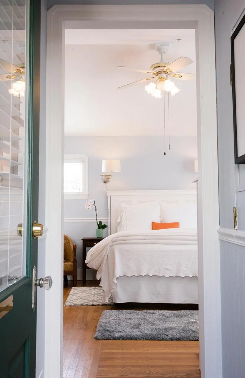 Bed in 1801 First Luxury Inn