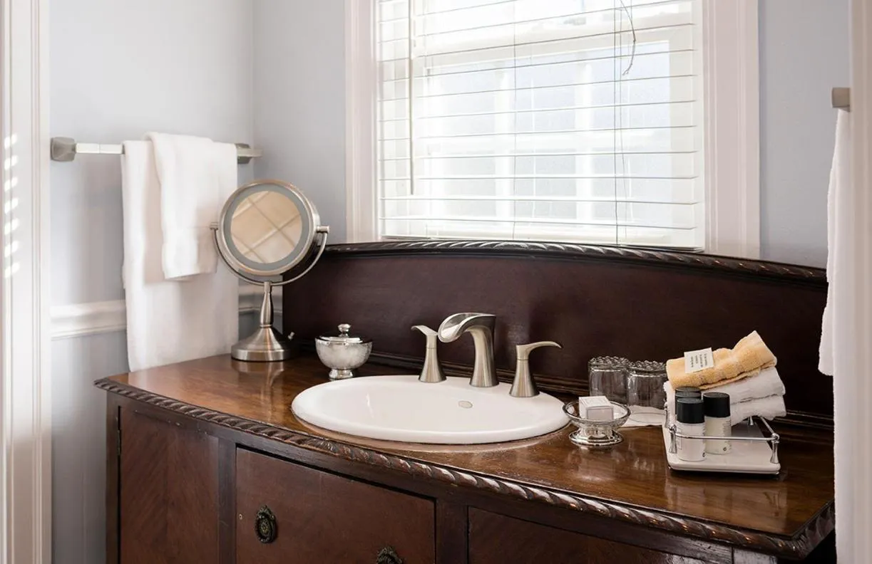 1801 First Luxury Inn