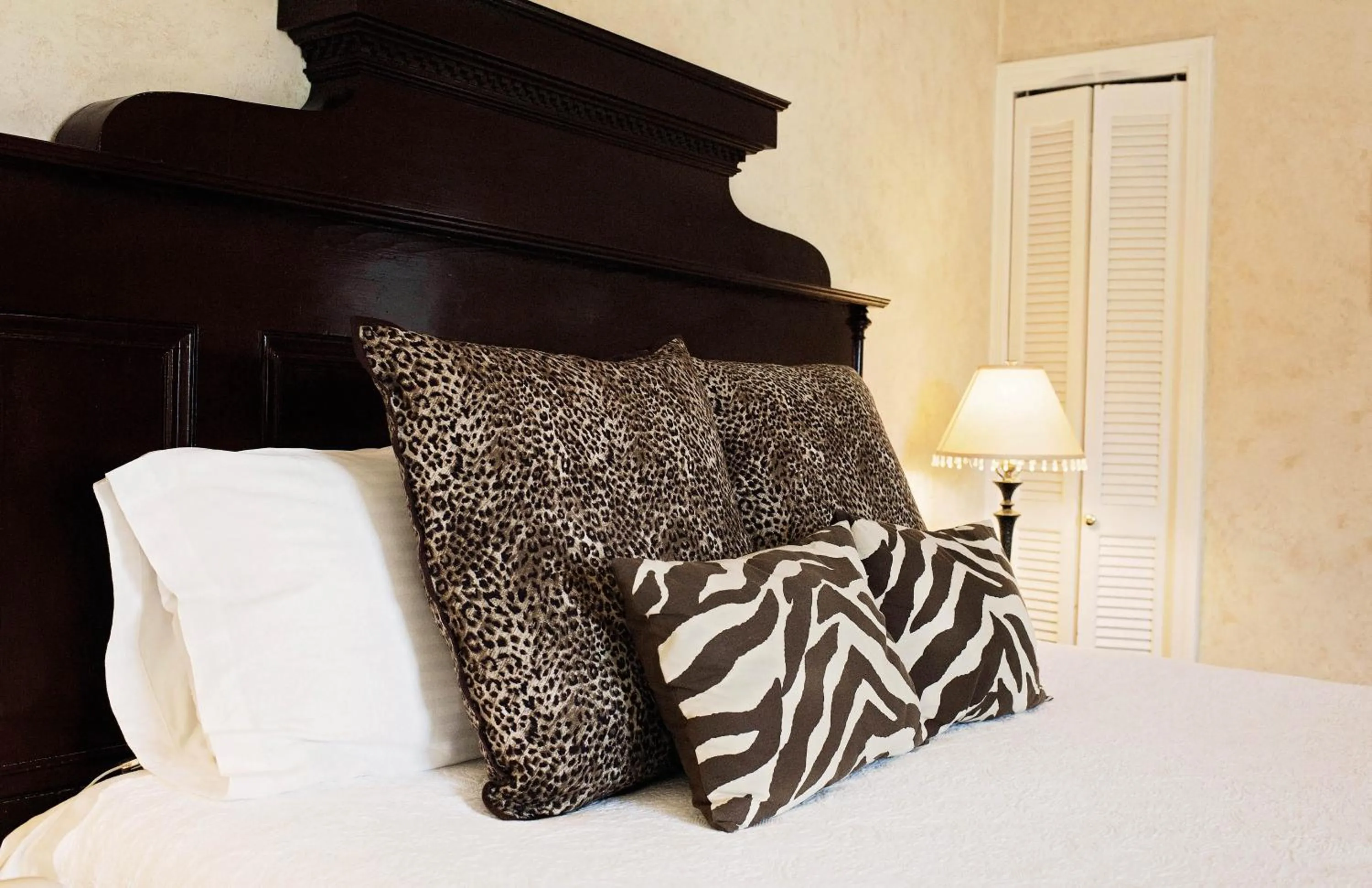 Bed in 1801 First Luxury Inn