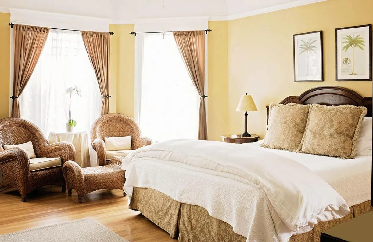 Bed in 1801 First Luxury Inn