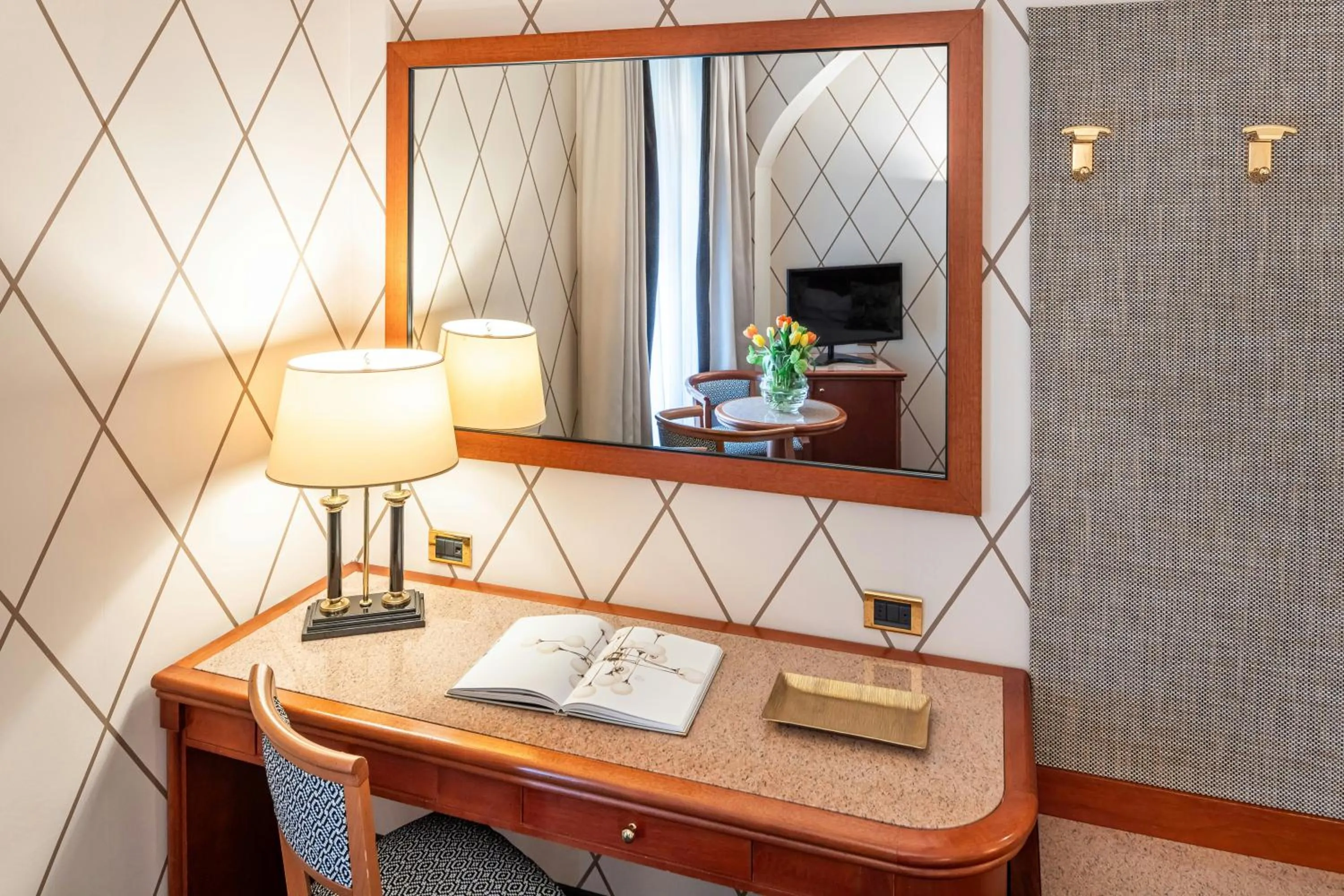 Bedroom, Bed in Starhotels Majestic