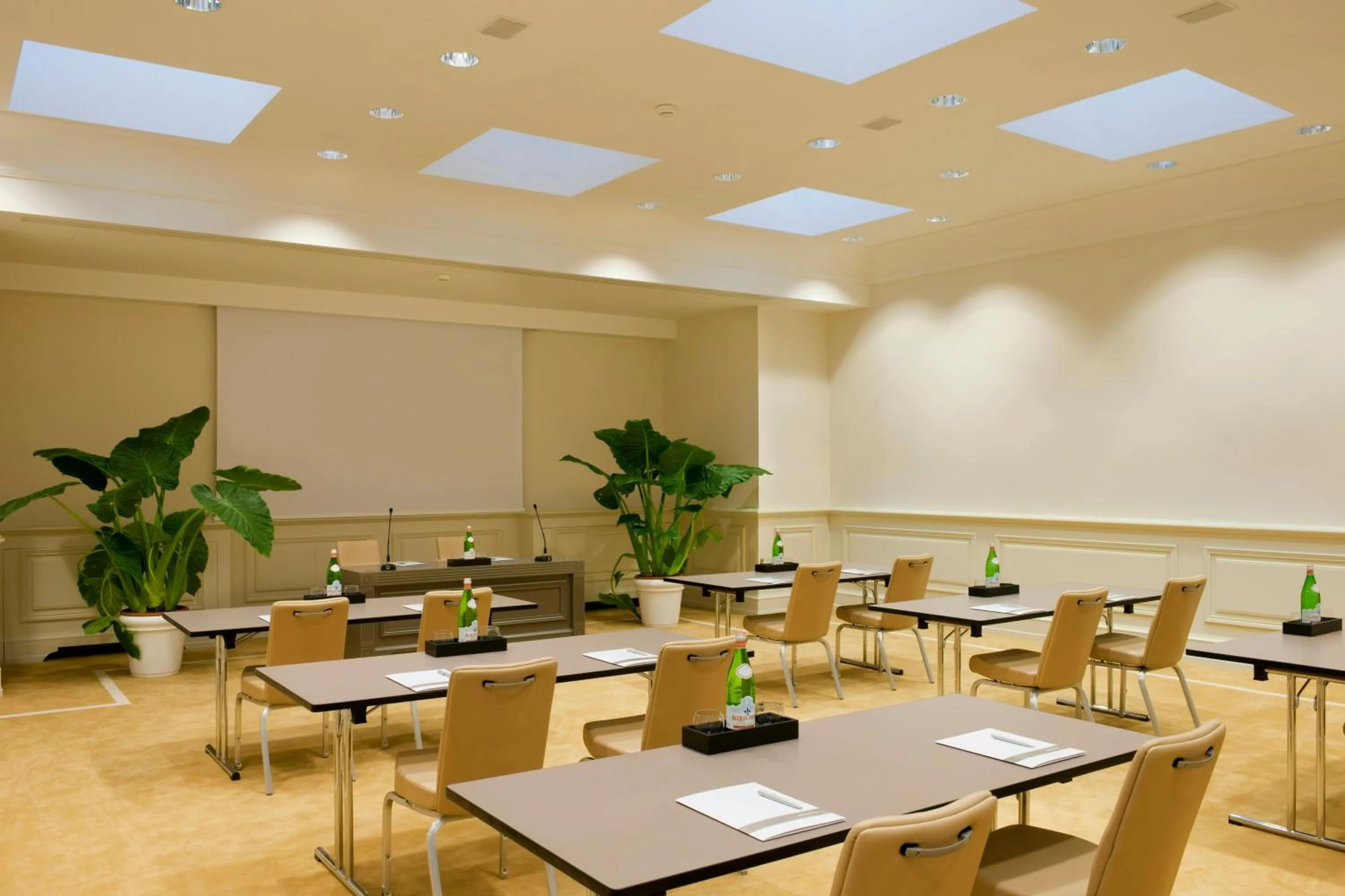 Meeting/conference room in Savoia Excelsior Palace Trieste - Starhotels Collezione