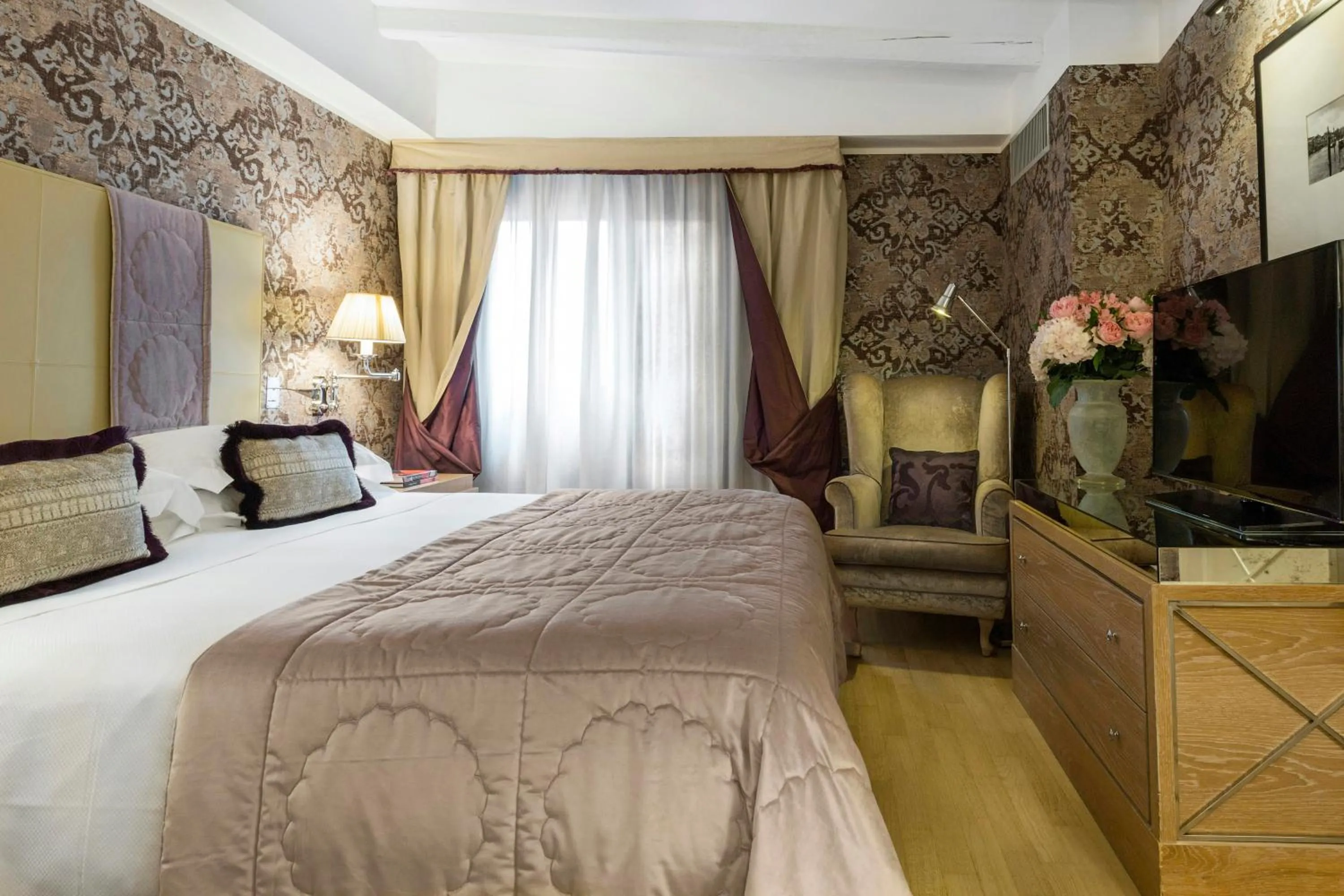 Photo of the whole room, Bed in Splendid Venice - Starhotels Collezione
