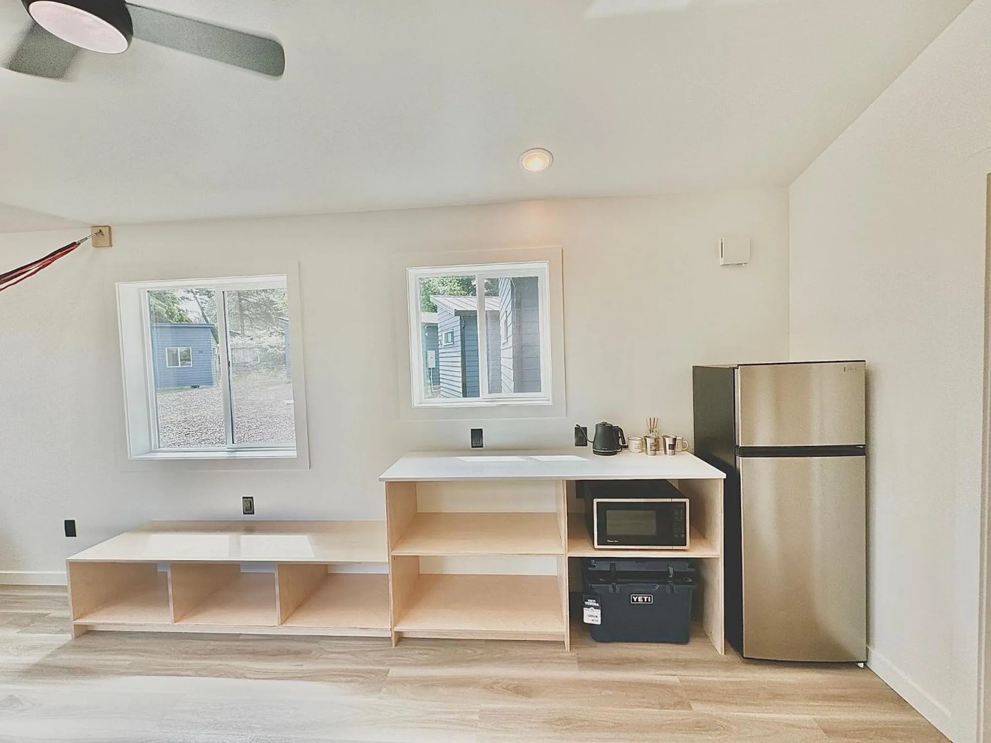 Kitchen or kitchenette in LOGE Westport