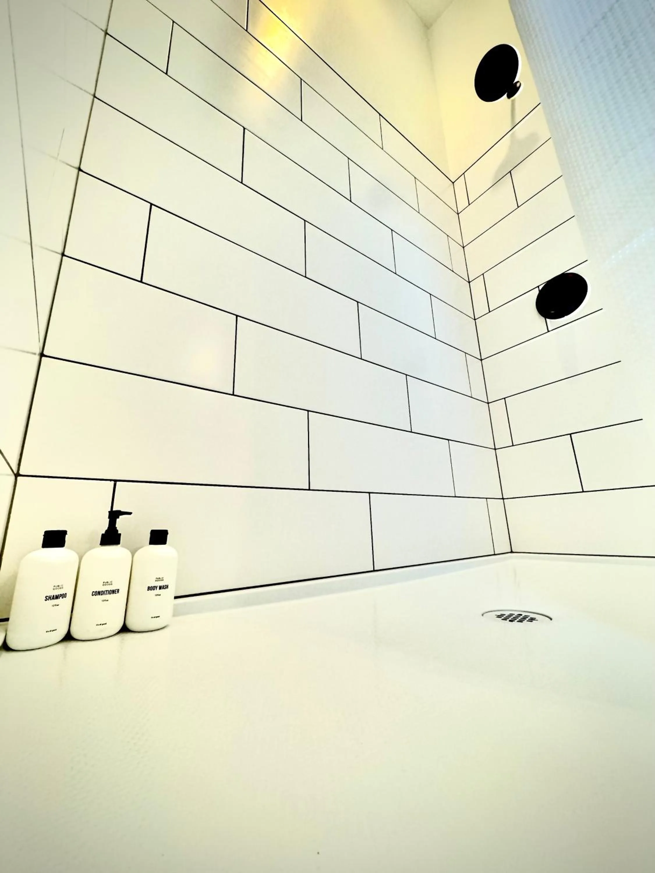 Shower in LOGE Westport