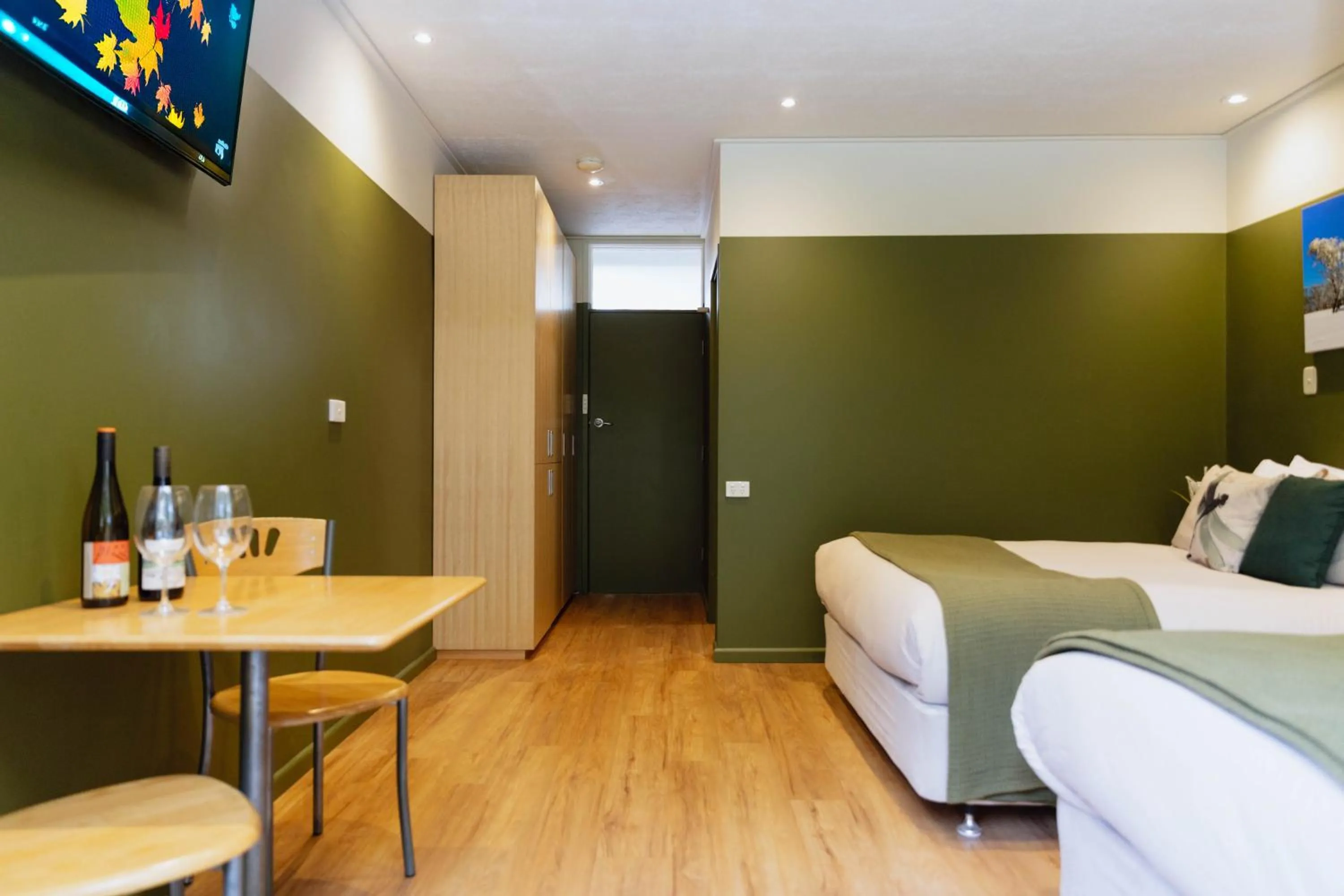 Bed in The Bright Motor Inn