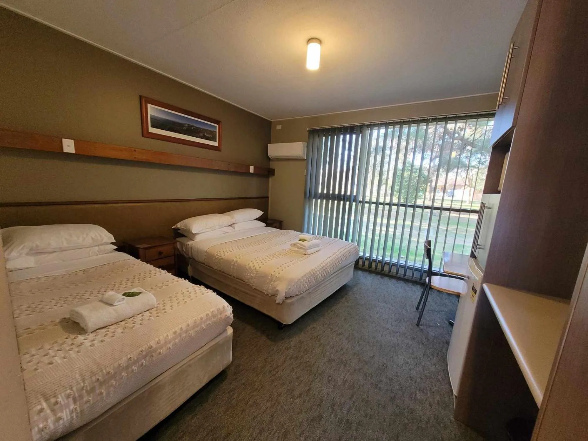 Bed in The Bright Motor Inn