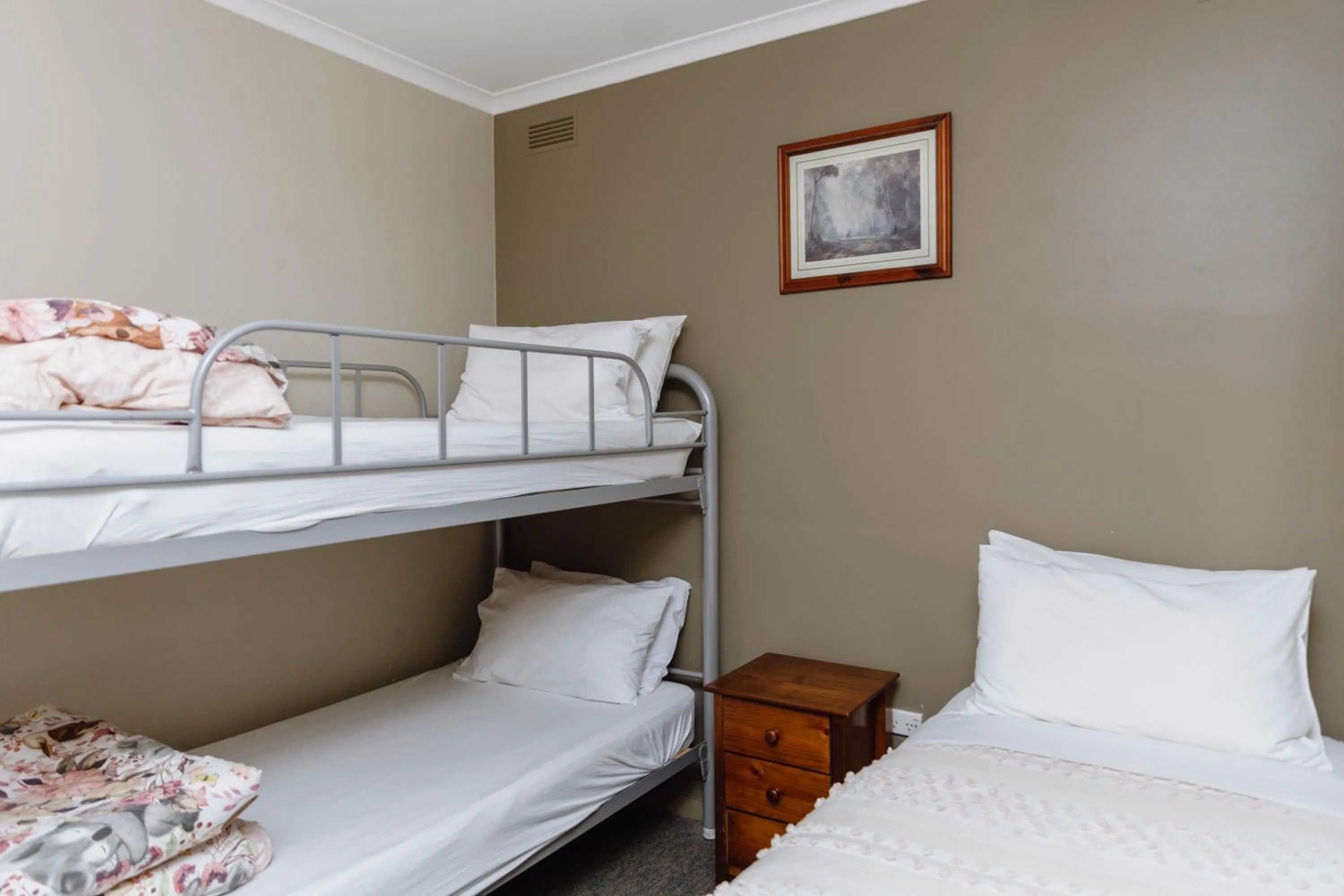 Bed in The Bright Motor Inn