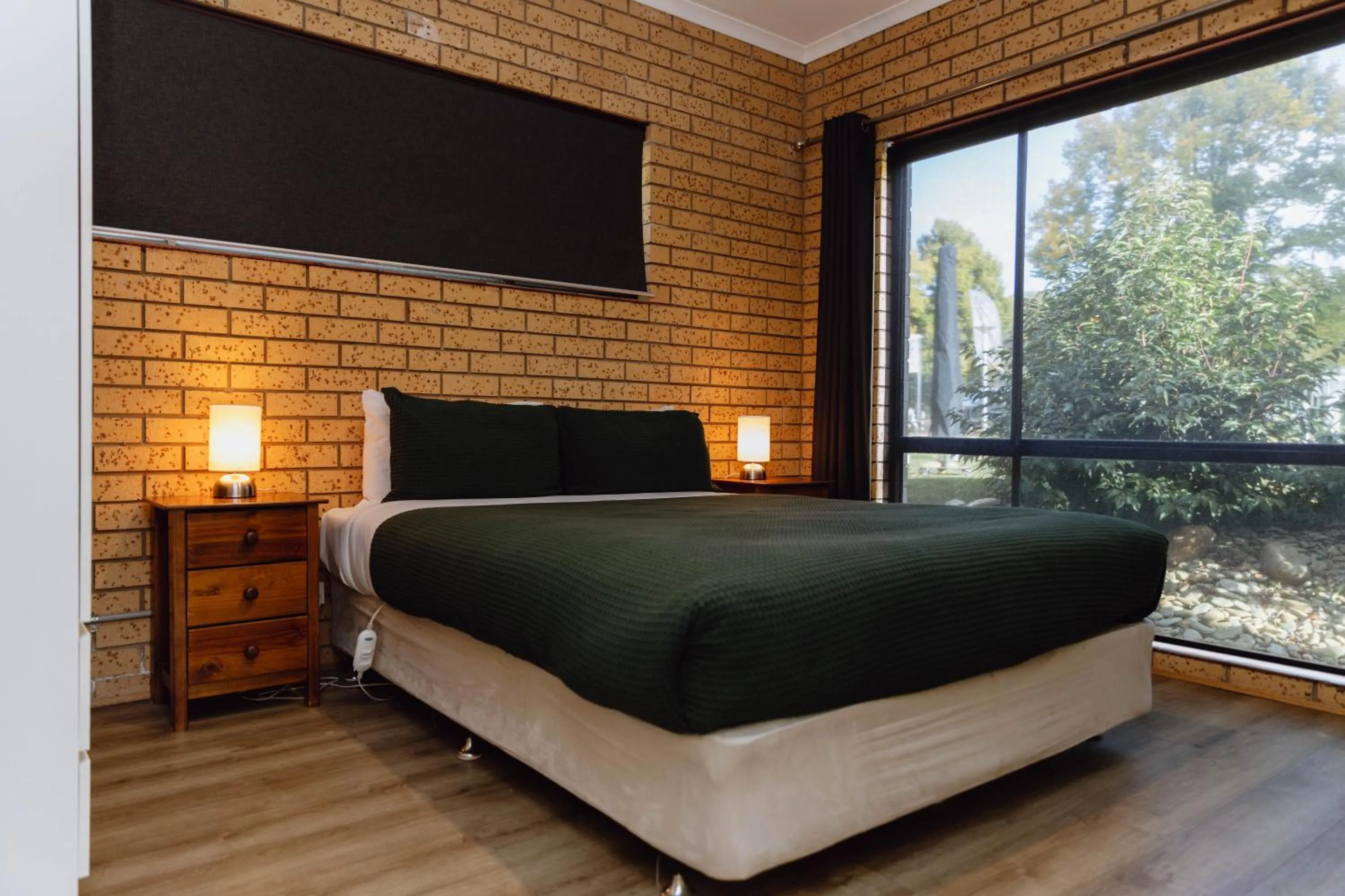 Bed in The Bright Motor Inn