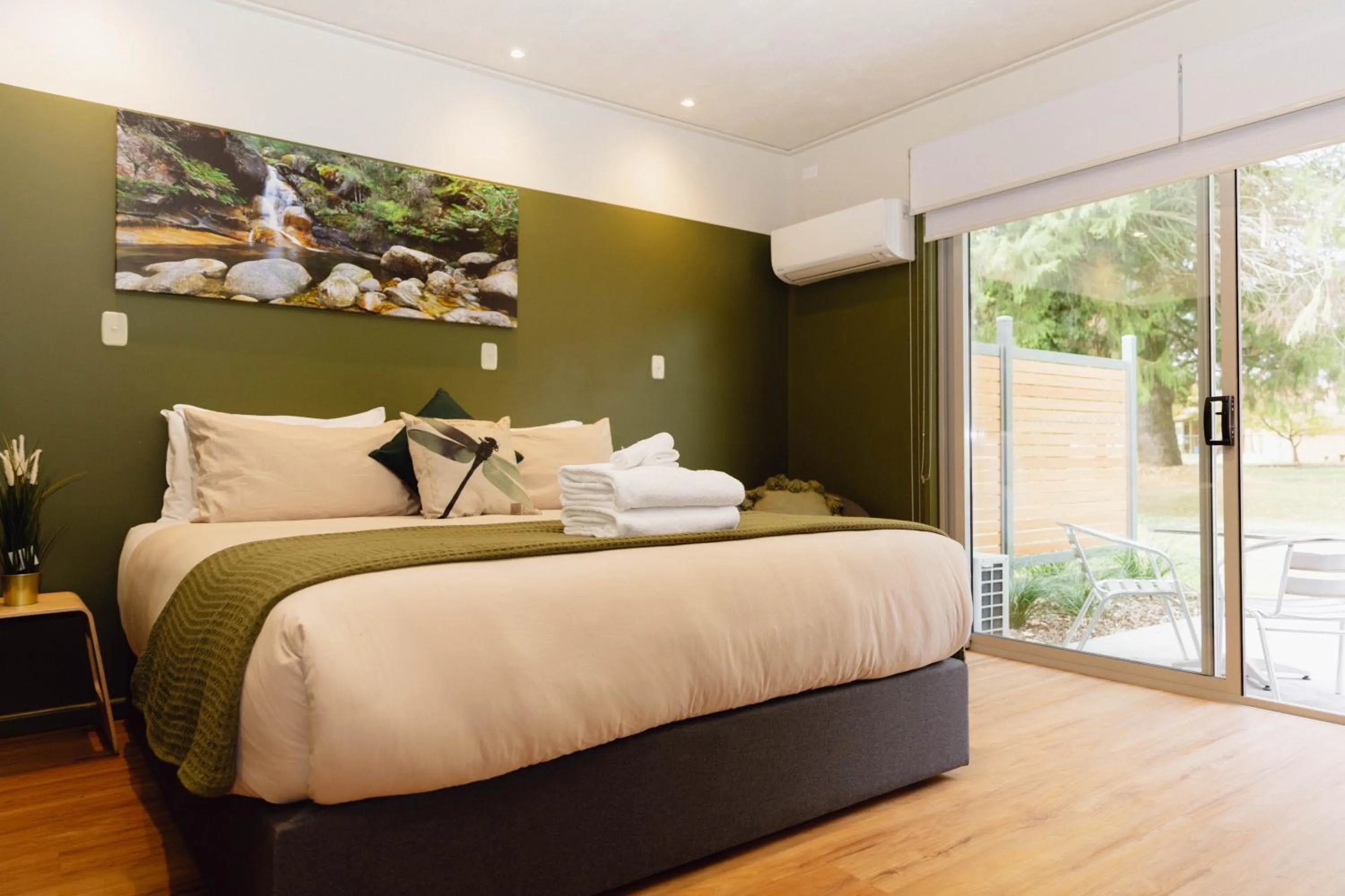 Bed in The Bright Motor Inn