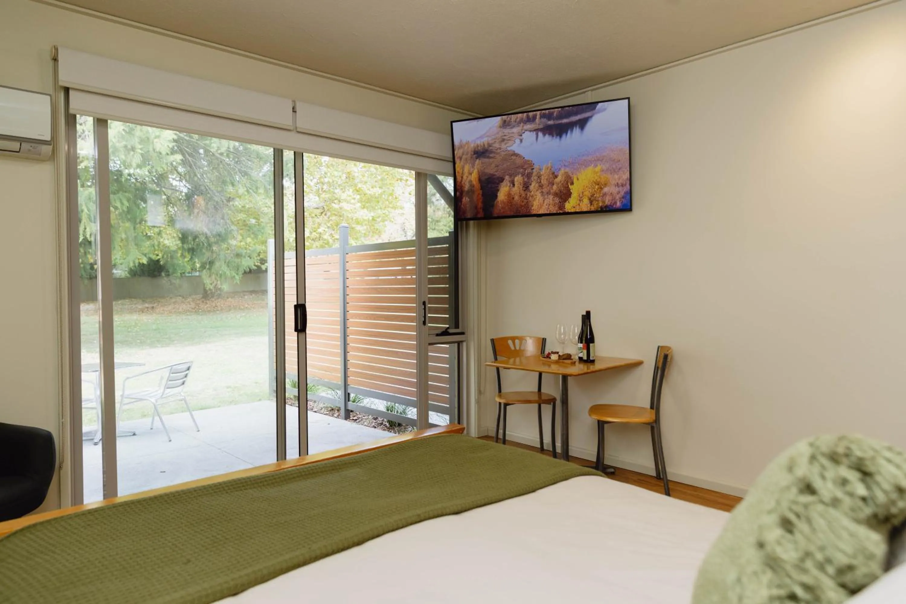 Bed in The Bright Motor Inn