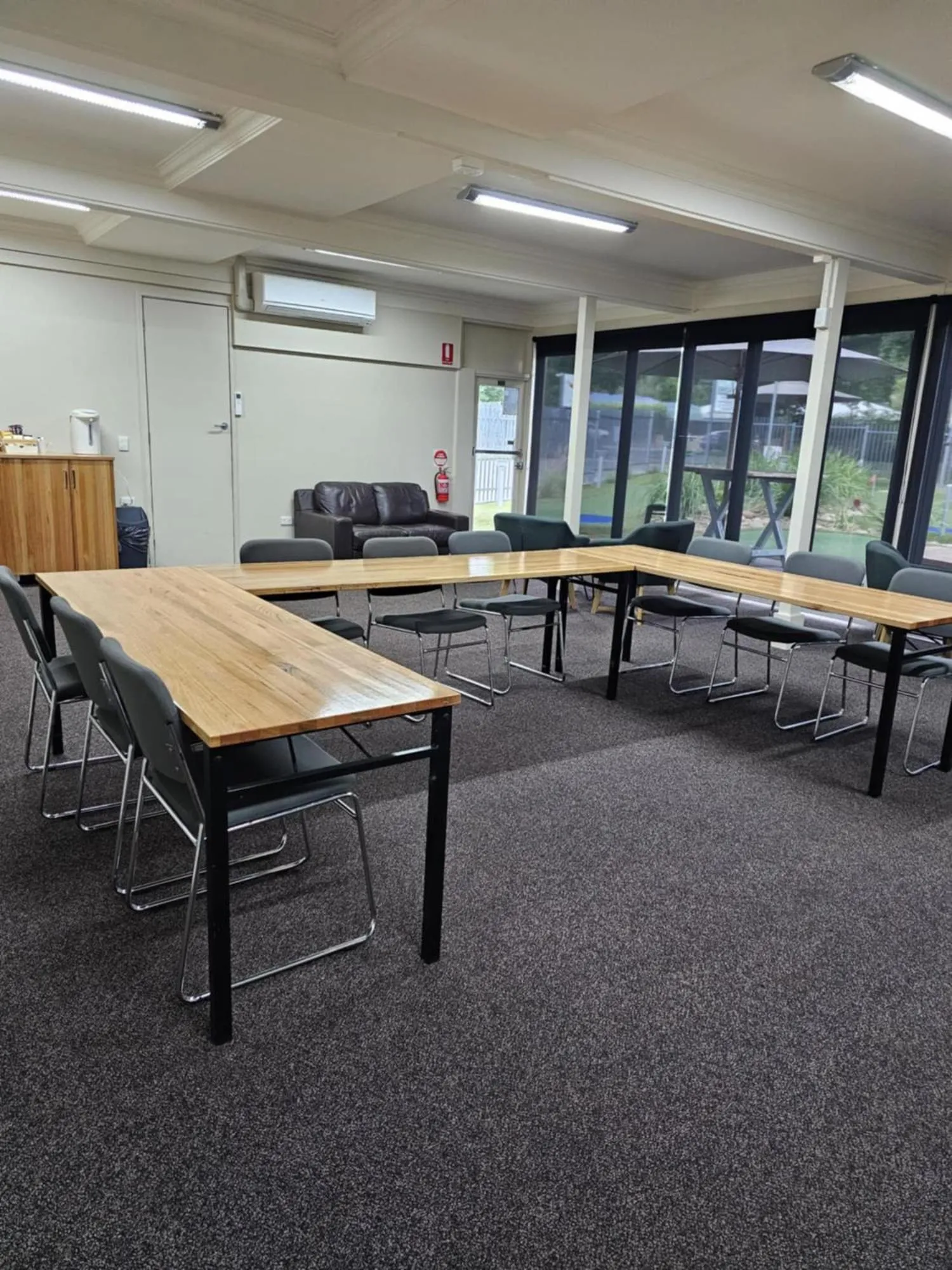 Business facilities in The Bright Motor Inn