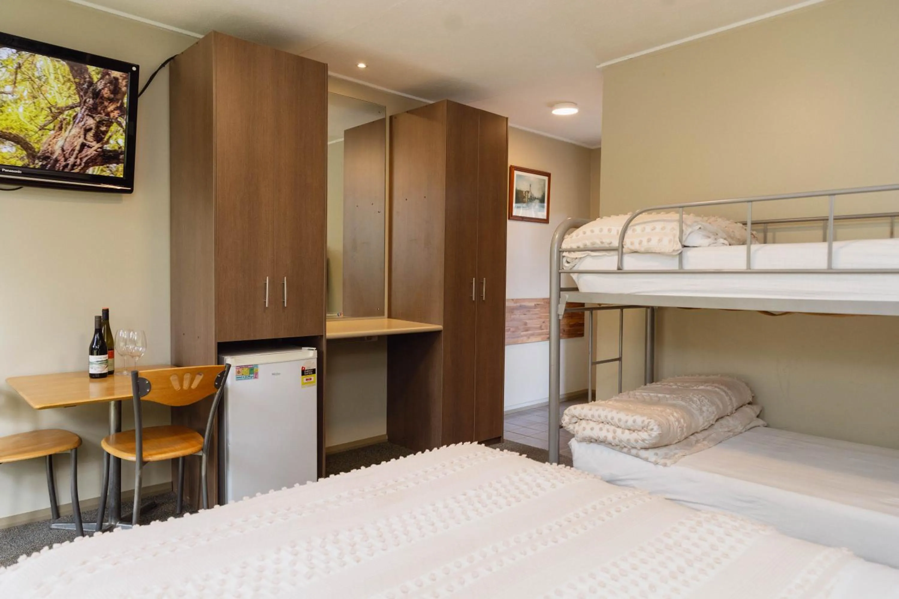 Bed in The Bright Motor Inn