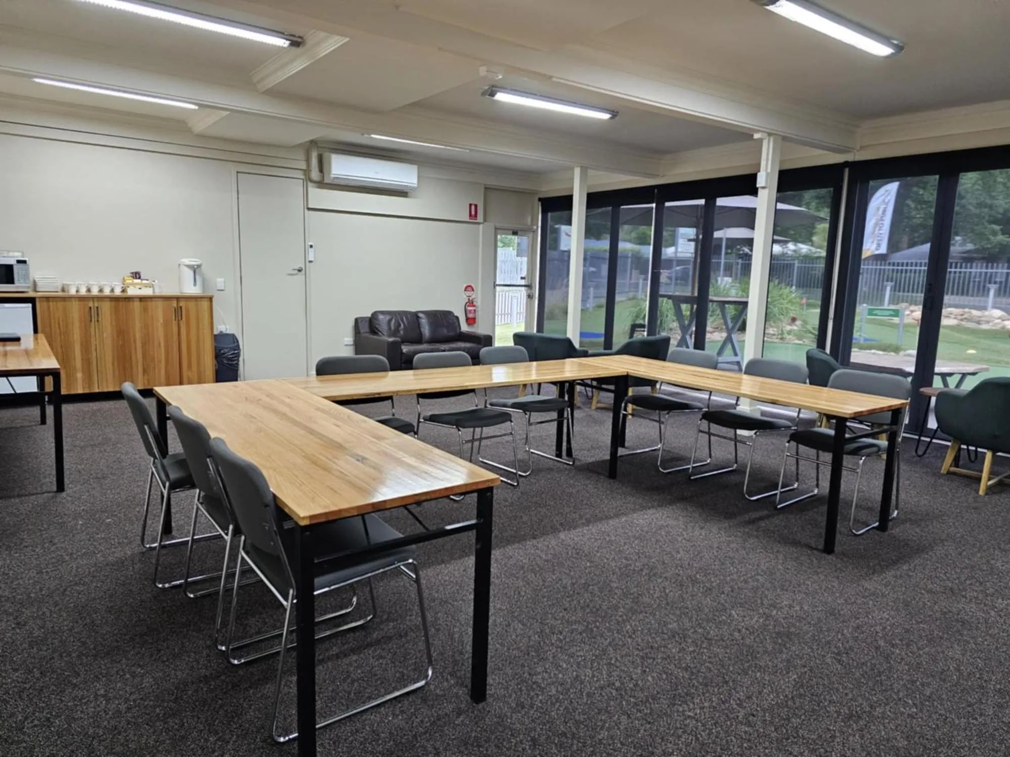 Business facilities in The Bright Motor Inn