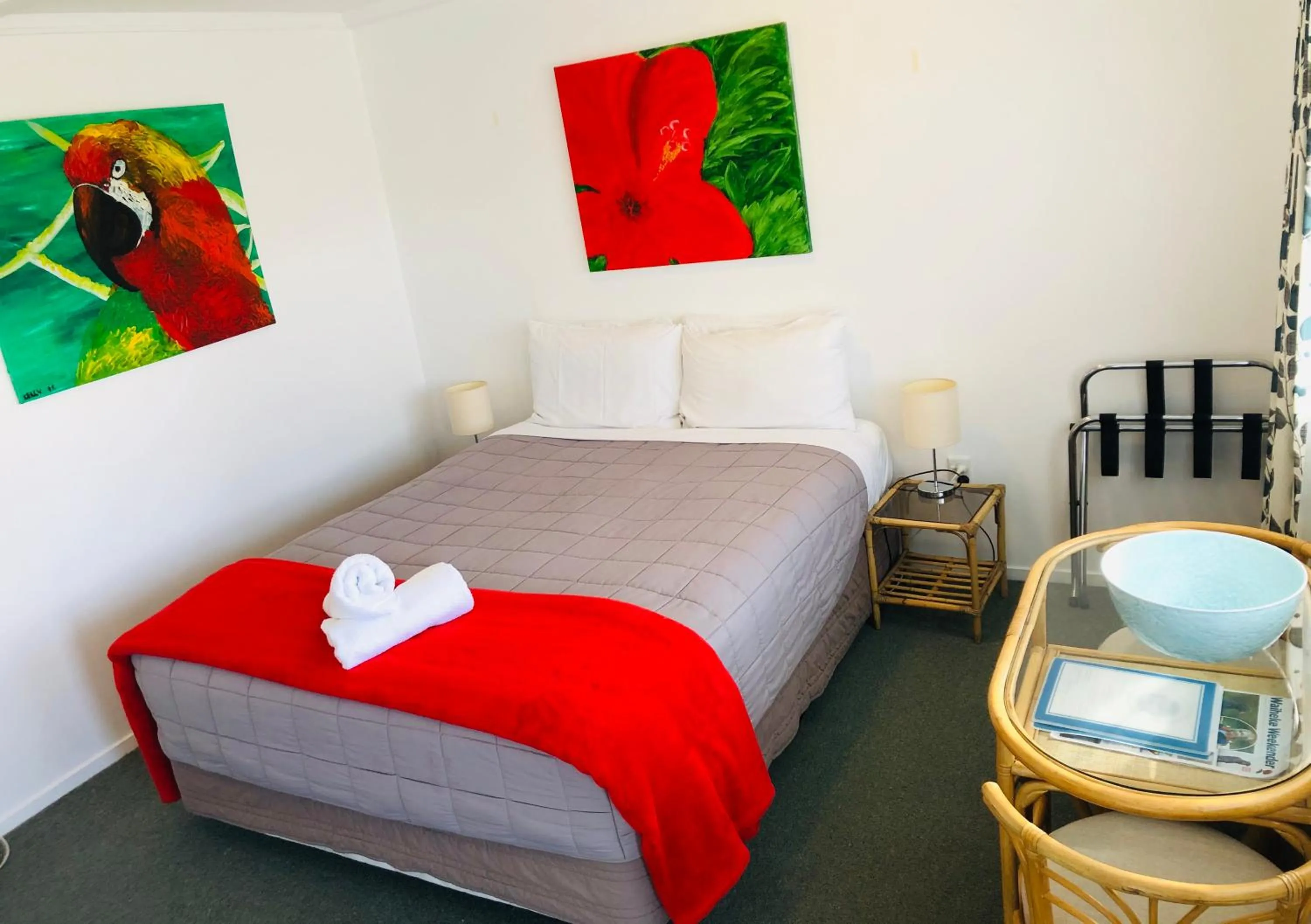 Bed in Waiheke Island Motel