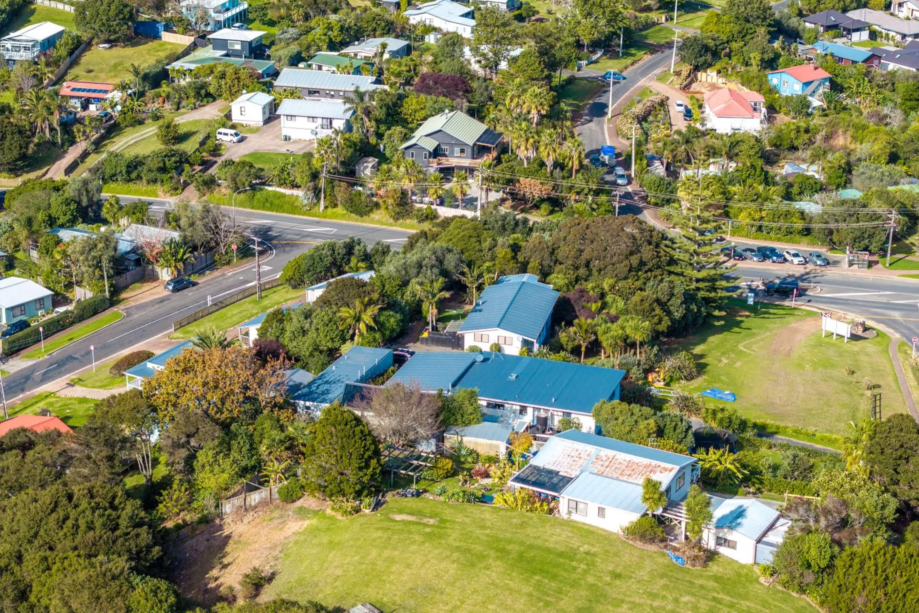 Property building in Waiheke Island Motel