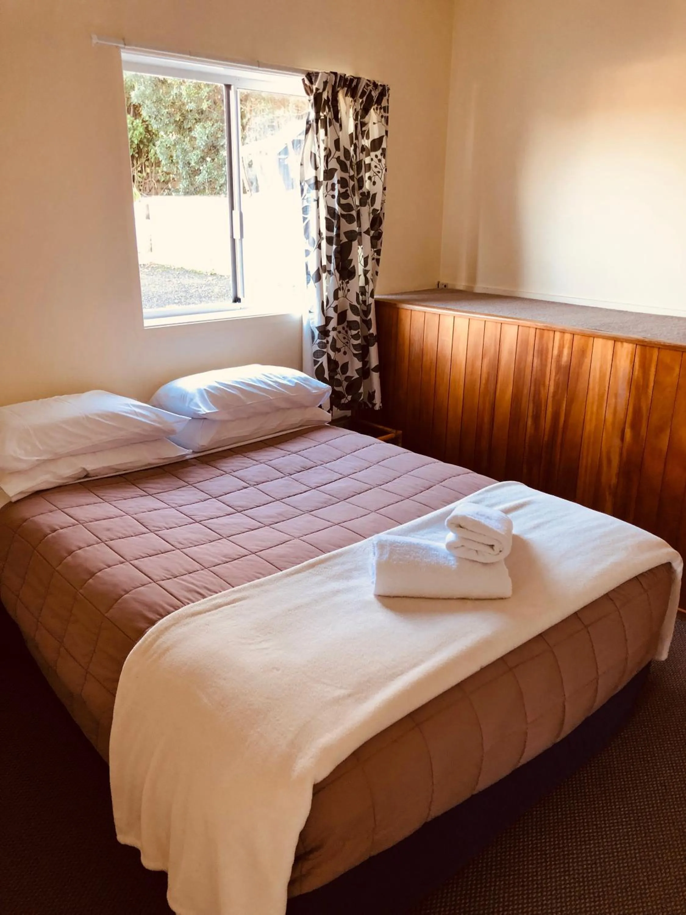 Bed in Waiheke Island Motel