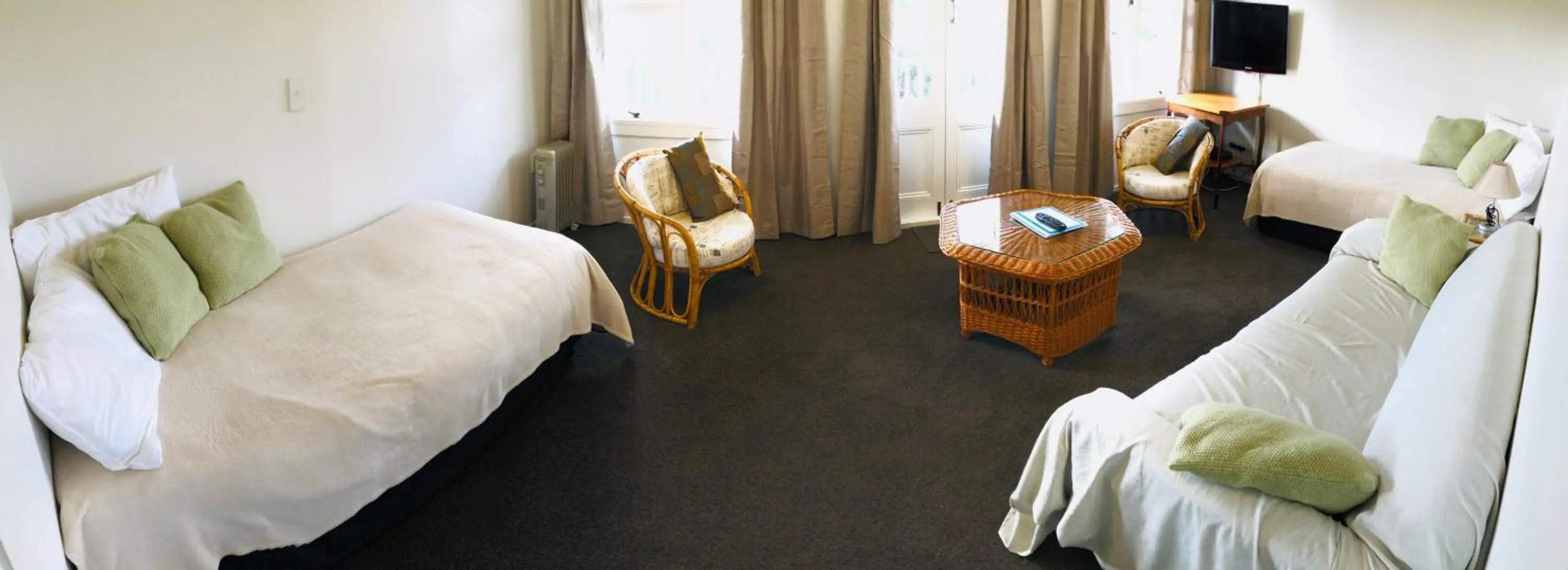 Bed in Waiheke Island Motel