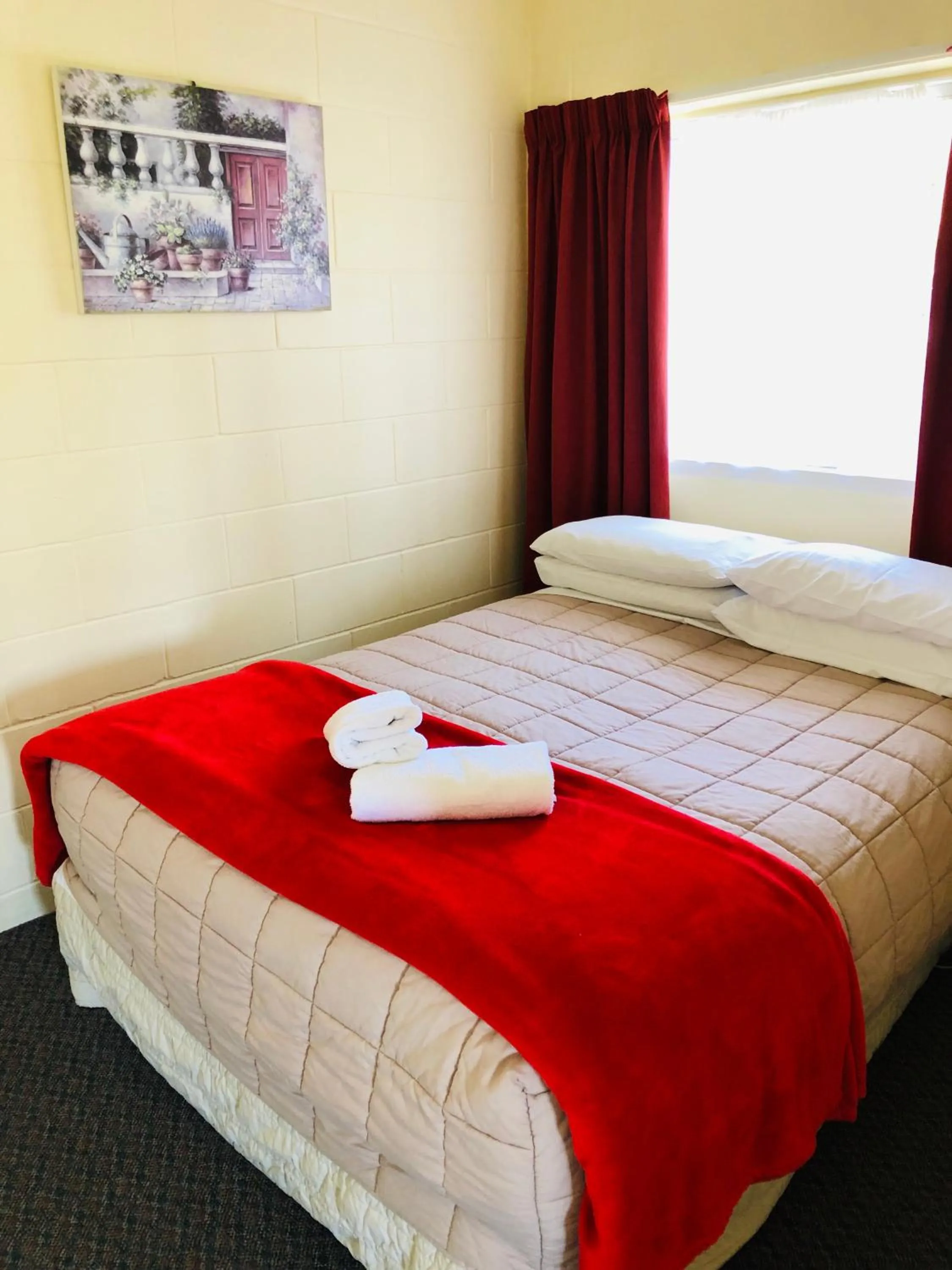 Bed in Waiheke Island Motel