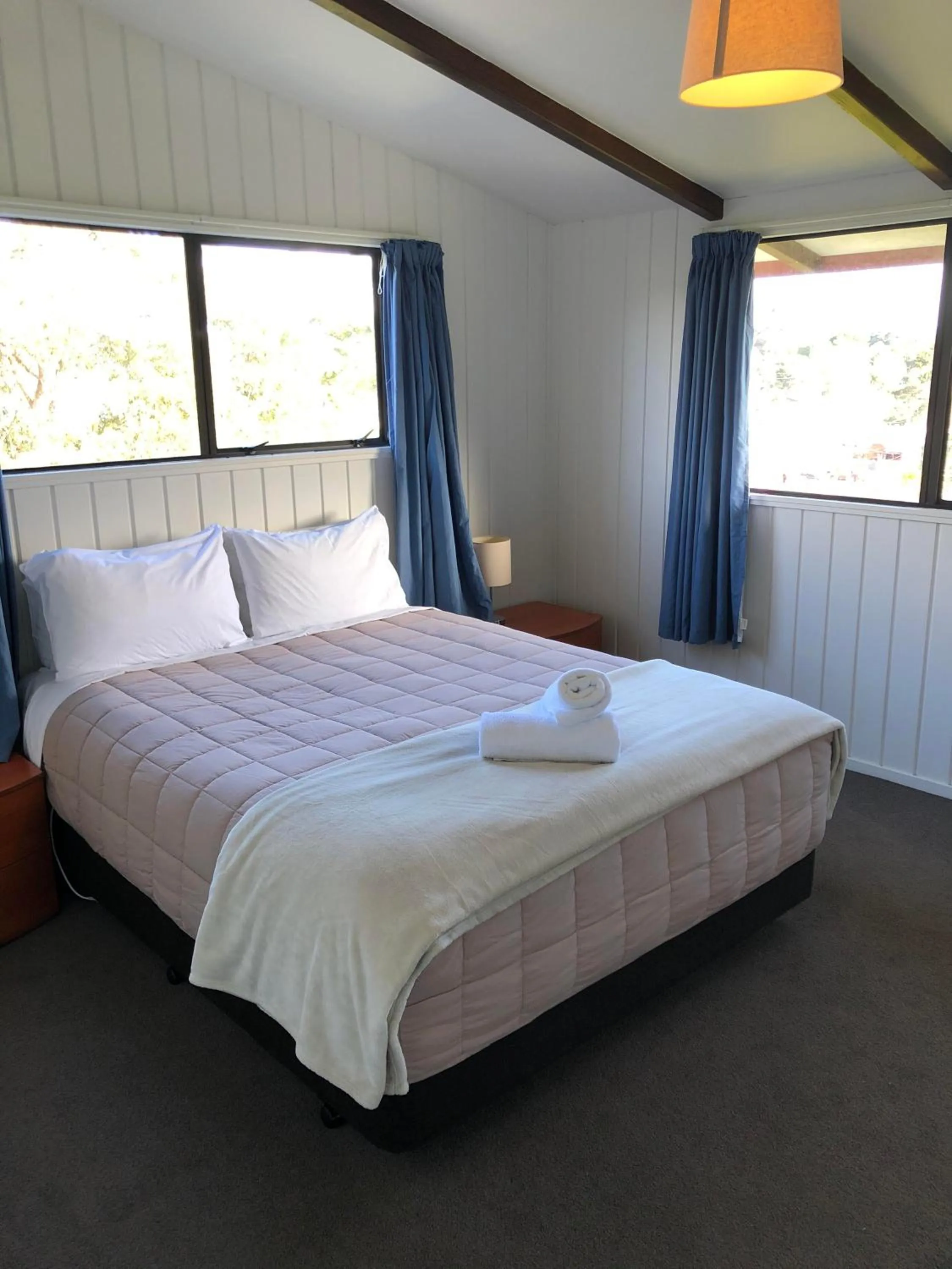 Bed in Waiheke Island Motel